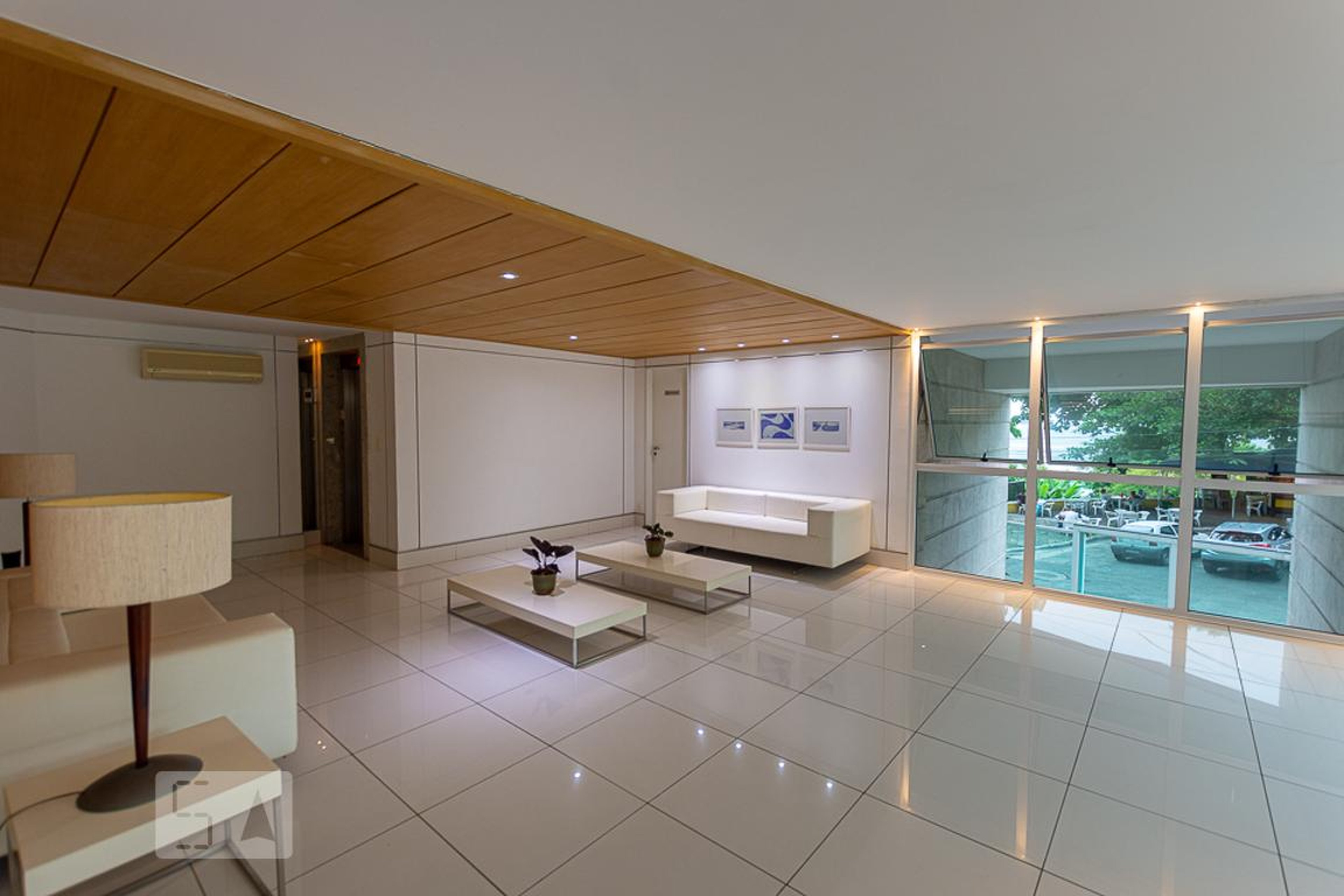 Hall social Condomínio em Rua Roberto Rowley Mendes, 100