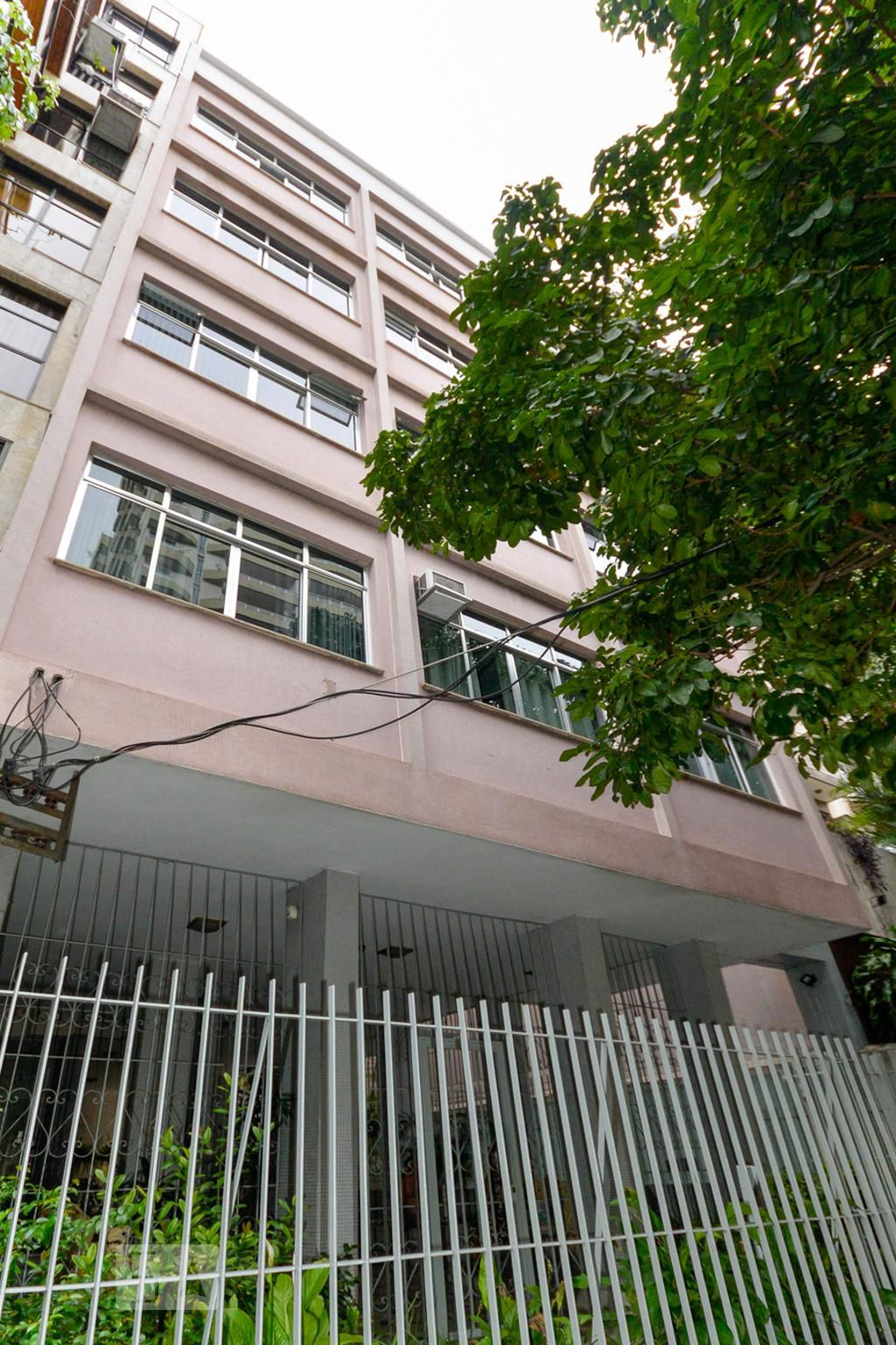 Fachada Condomínio em Rua Desembargador Izidro, 155