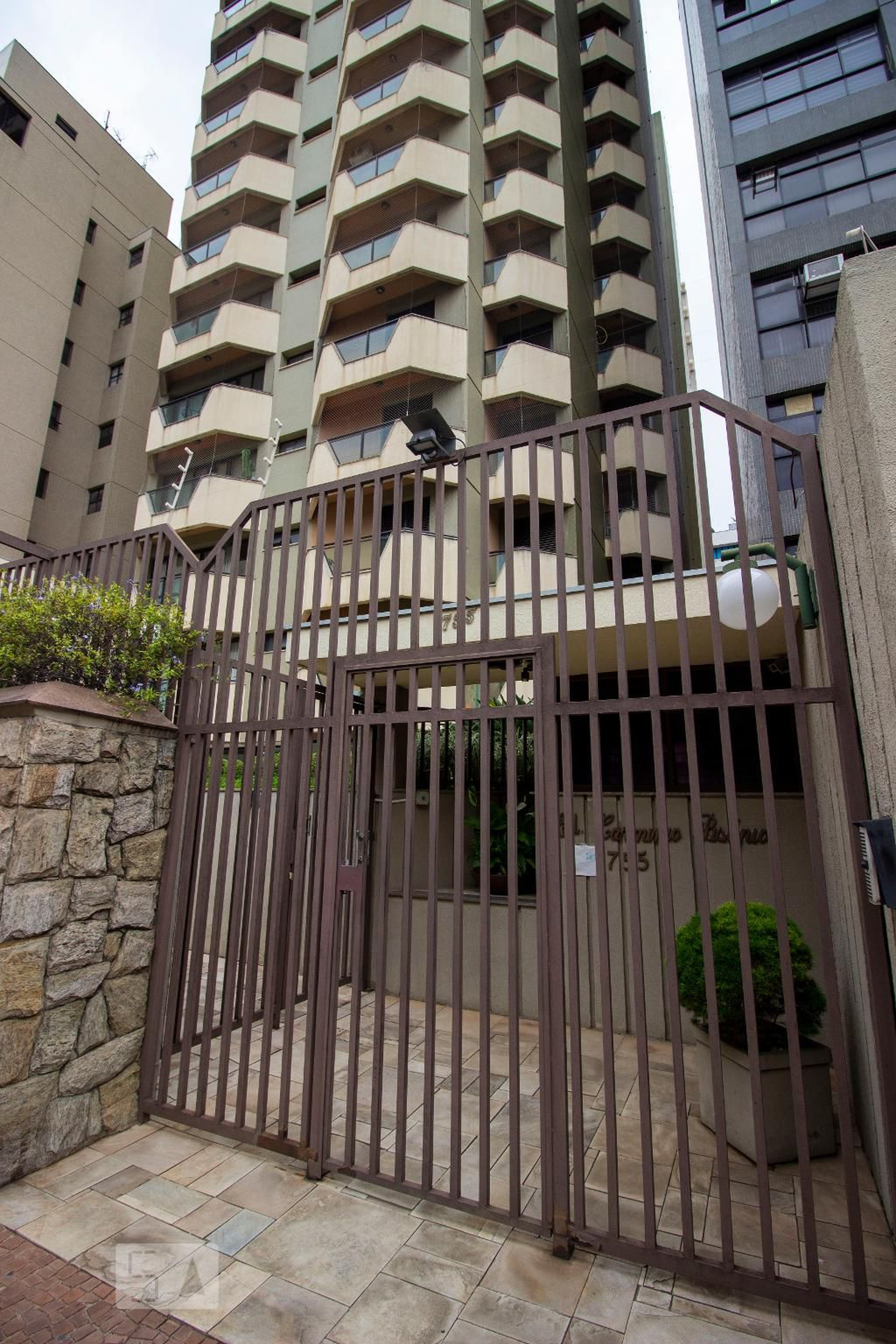 Fachada do Condomínio Residencial Carmínio Pisápio