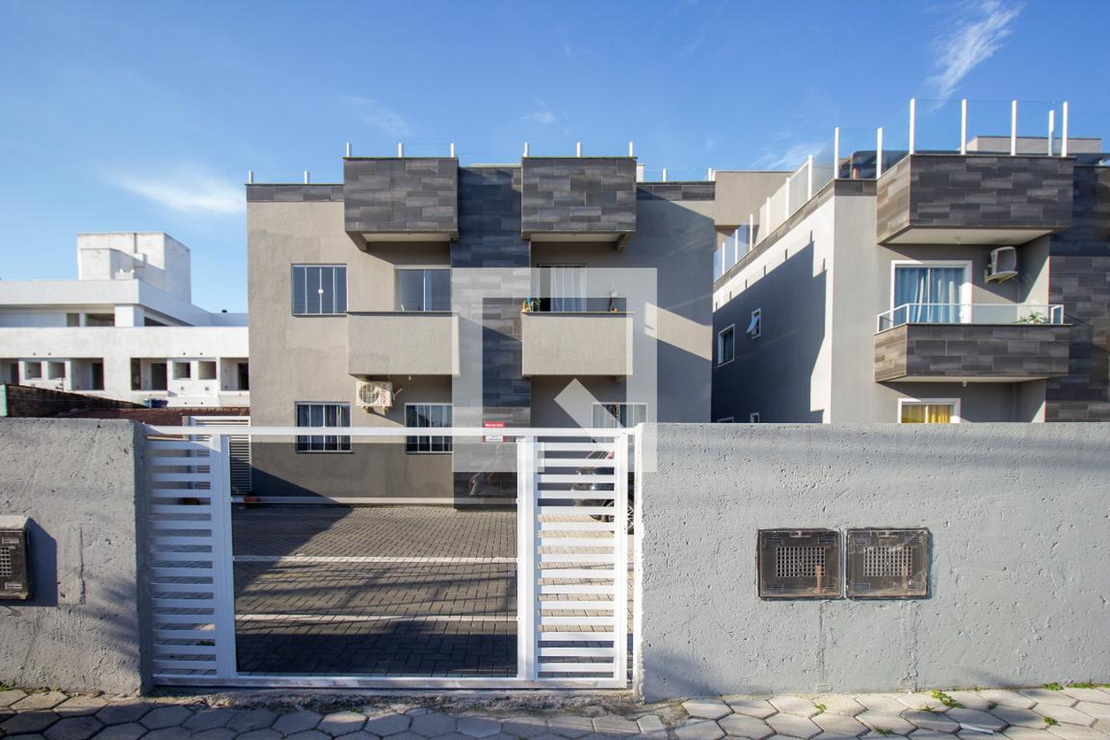 Fachada do Condomínio Condomínio em Rua Olavo Juvenal Ramos, 112