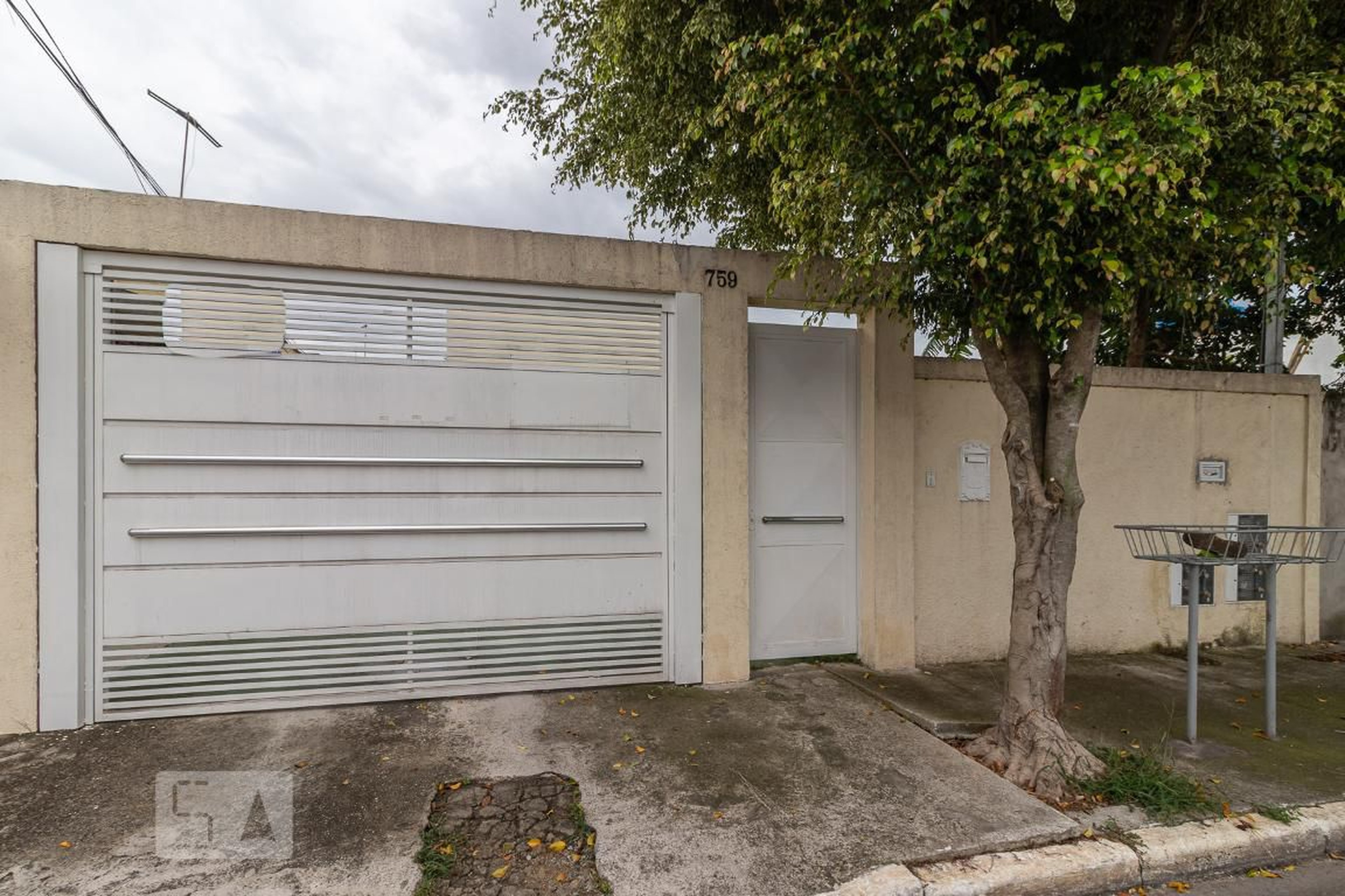 Fachada do Condomínio Condomínio em Rua Fernando Cortez, 759