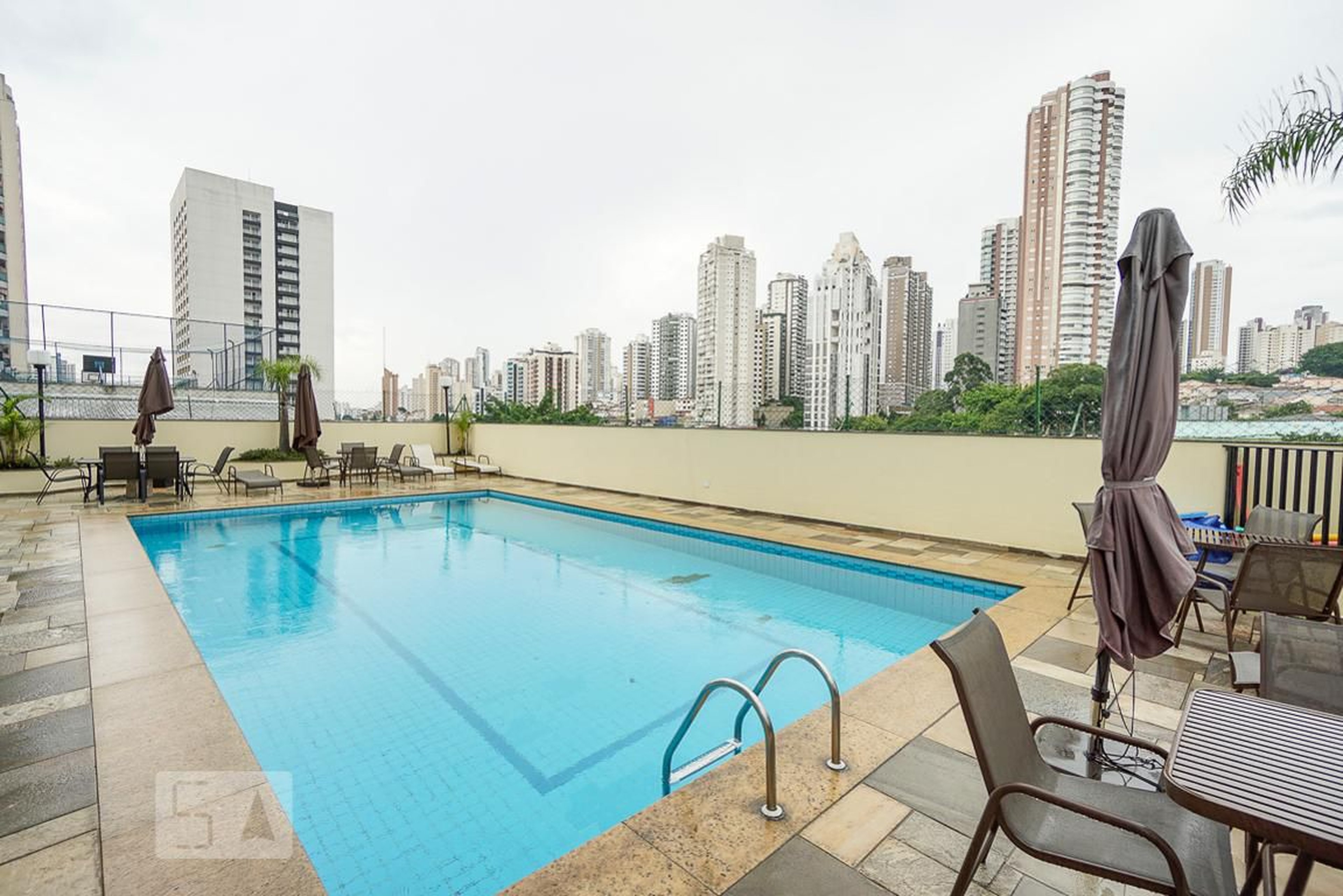 Piscina - Residencial Montjuic Plaza