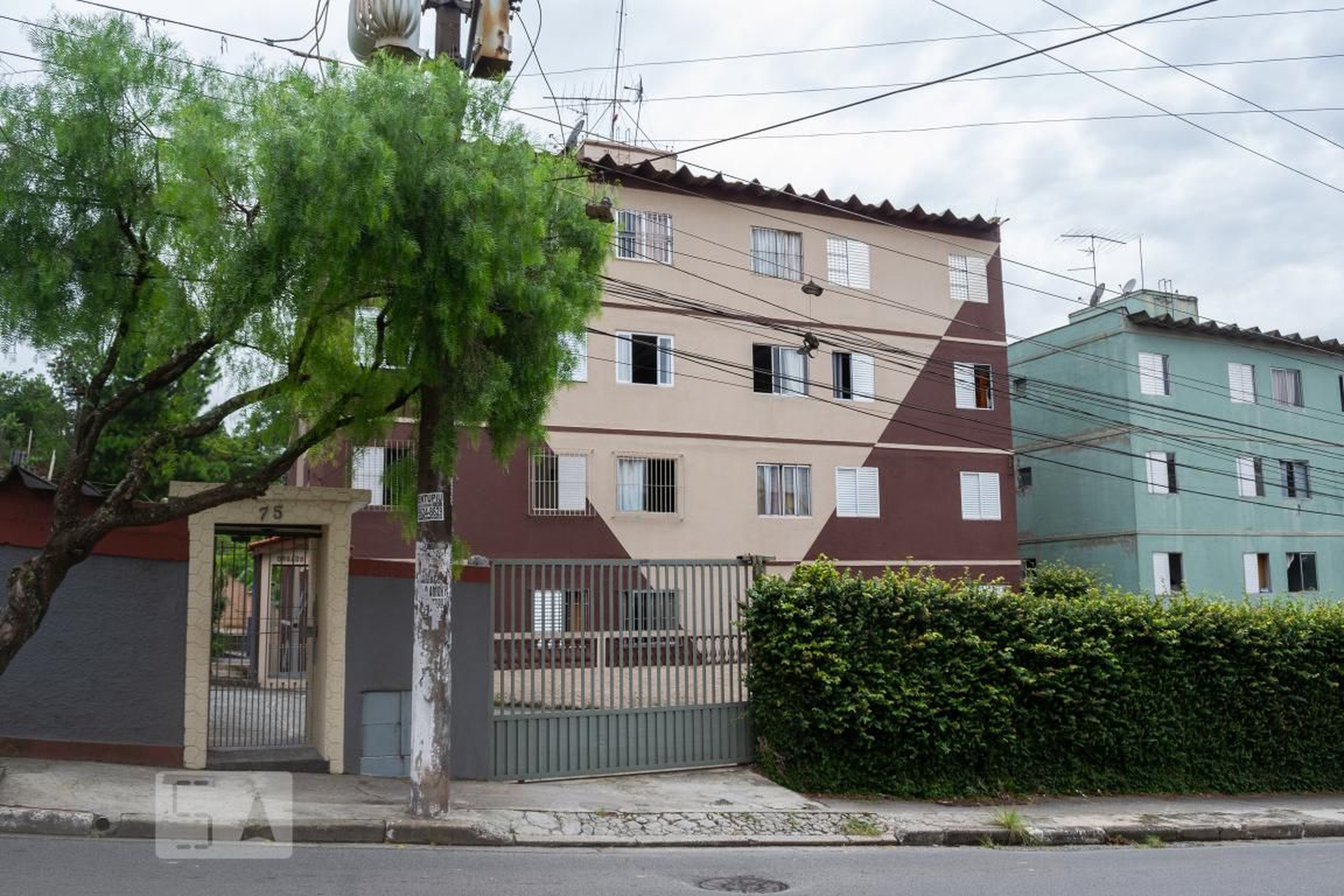 Fachada Condomínio em R. Vicente Januário D'ângelo, 75