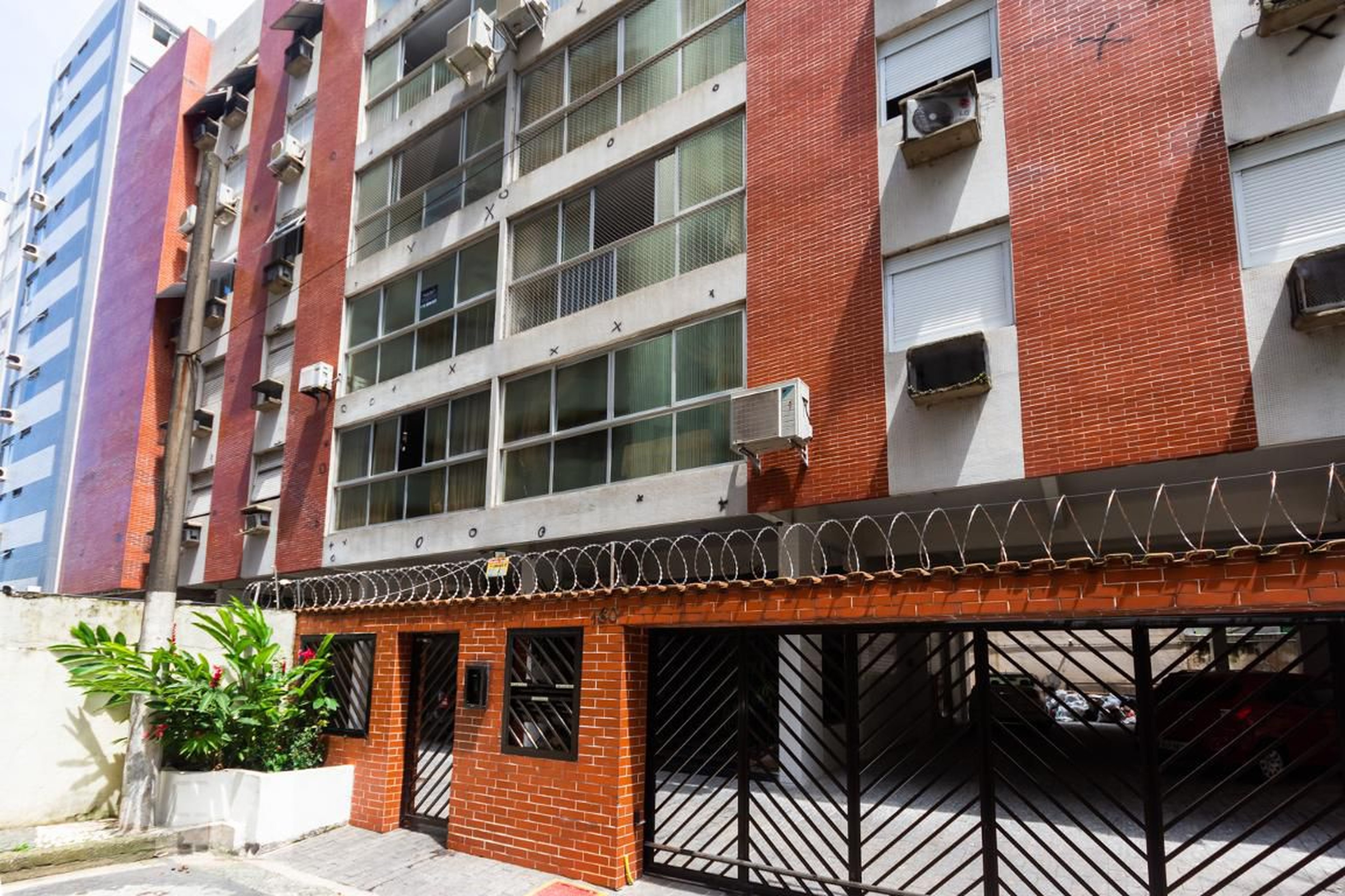 Fachada Condomínio em Rua Particular Lélia, 160