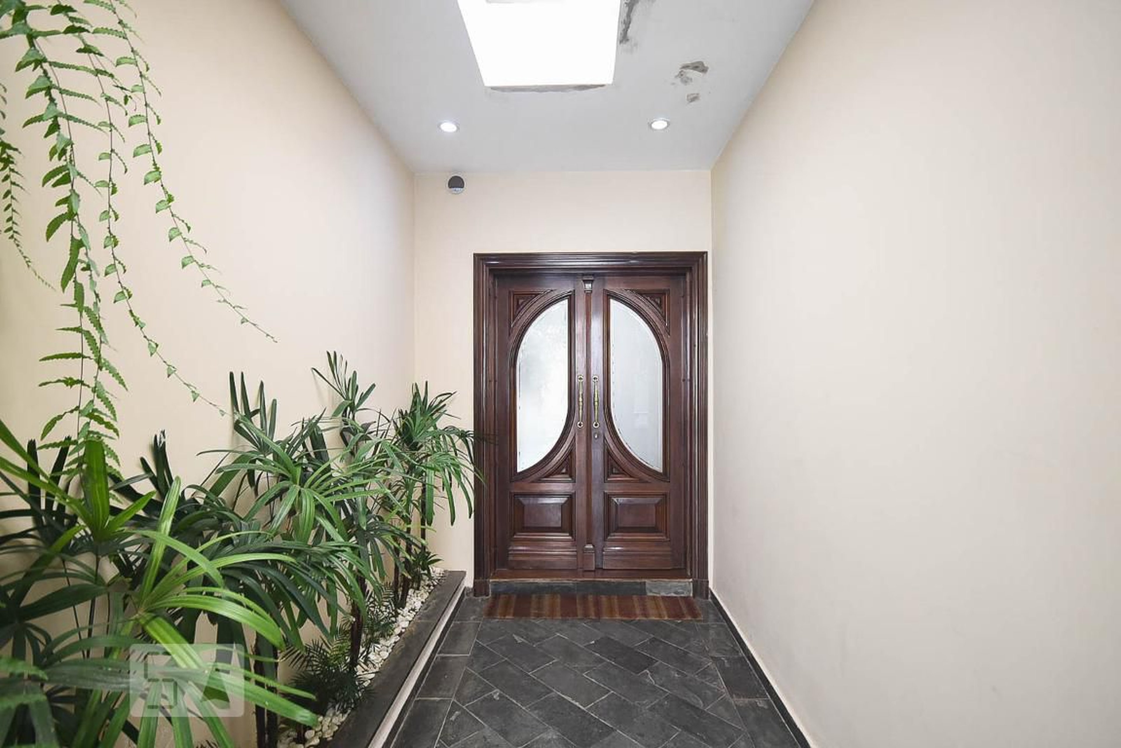 Hall de entrada Condomínio em Rua Jandiro Joaquim Pereira, 205