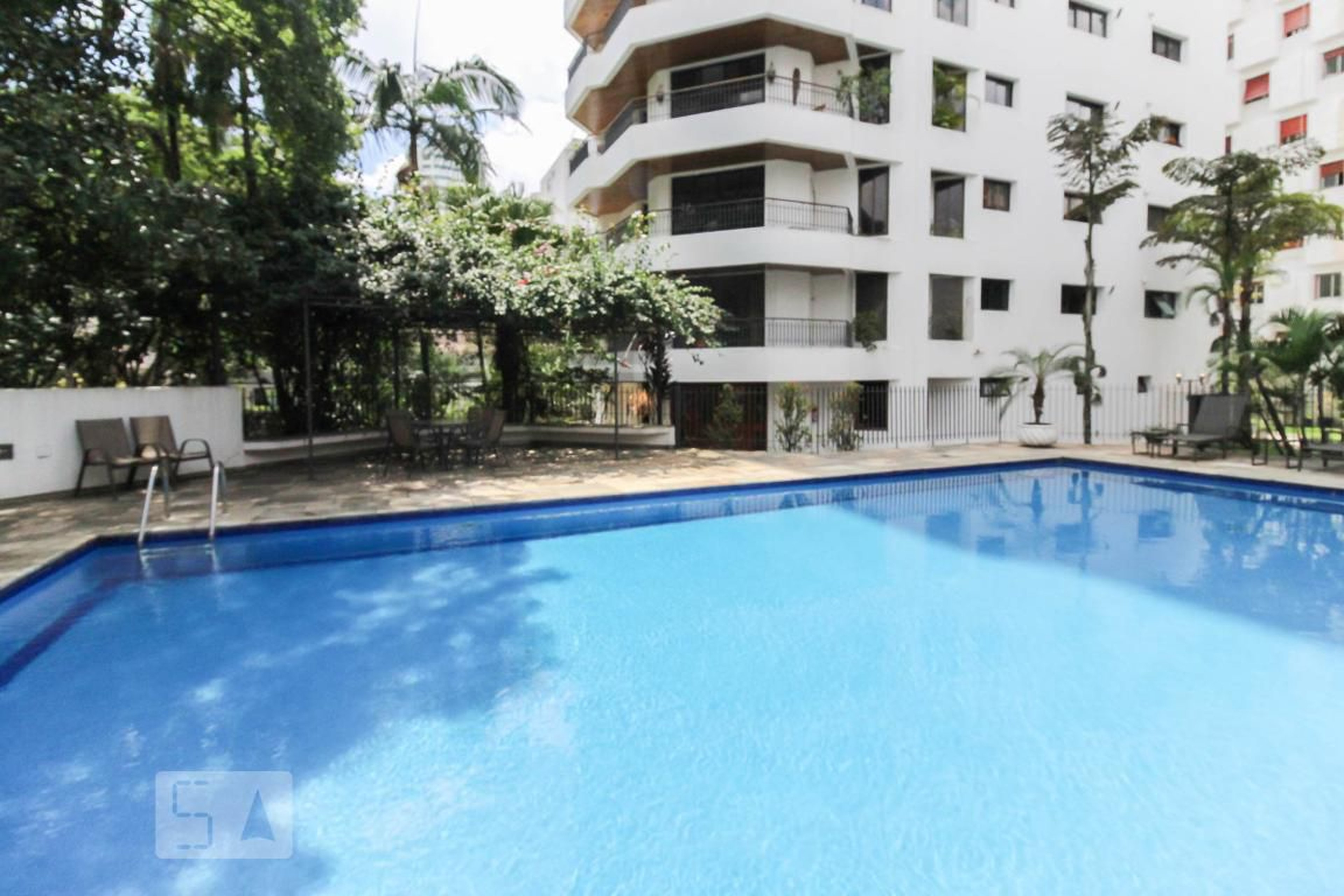 Piscina - Edifício Olhantay