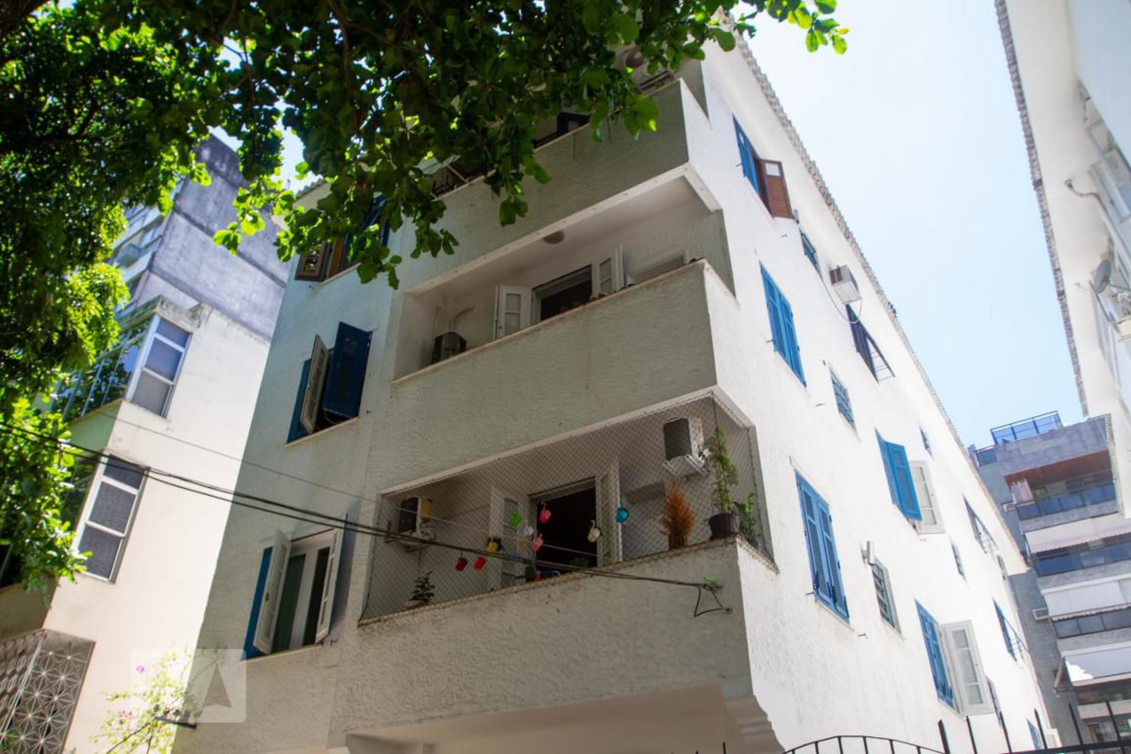 Fachada Condomínio em Rua Cupertino Durão, 136