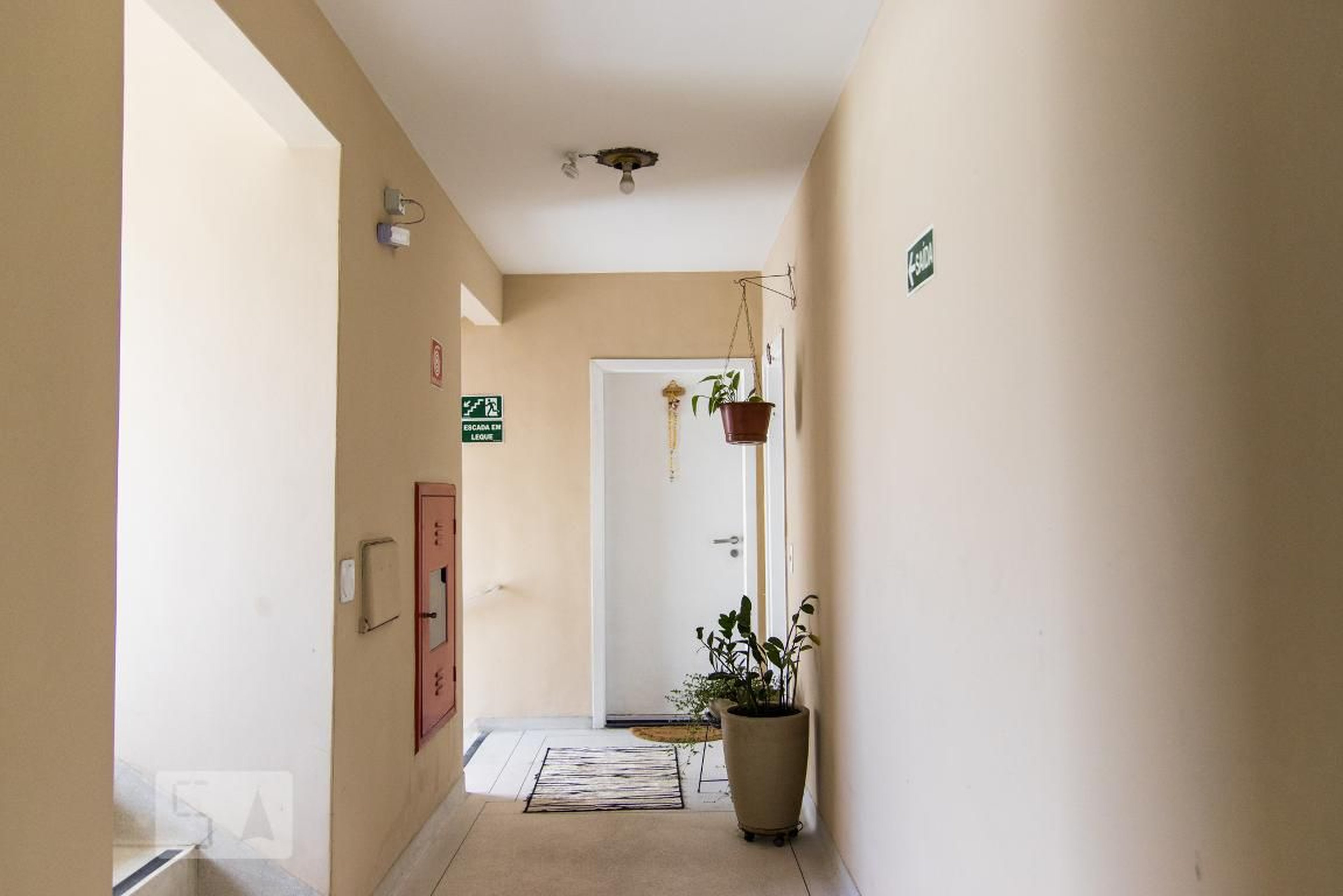 Hall - Jorge Gyotoko