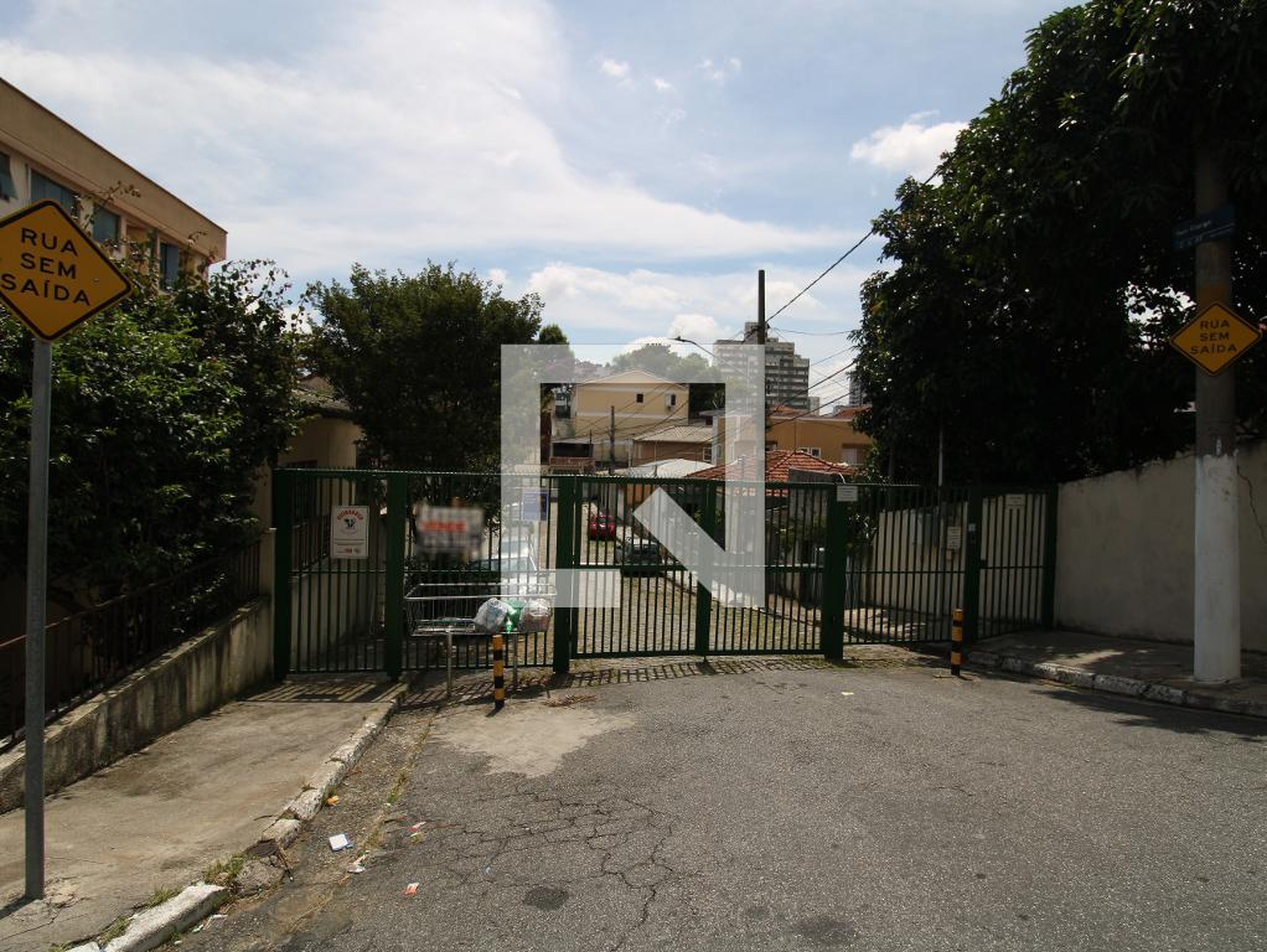 Fachada Condomínio em Rua Capigai, 68