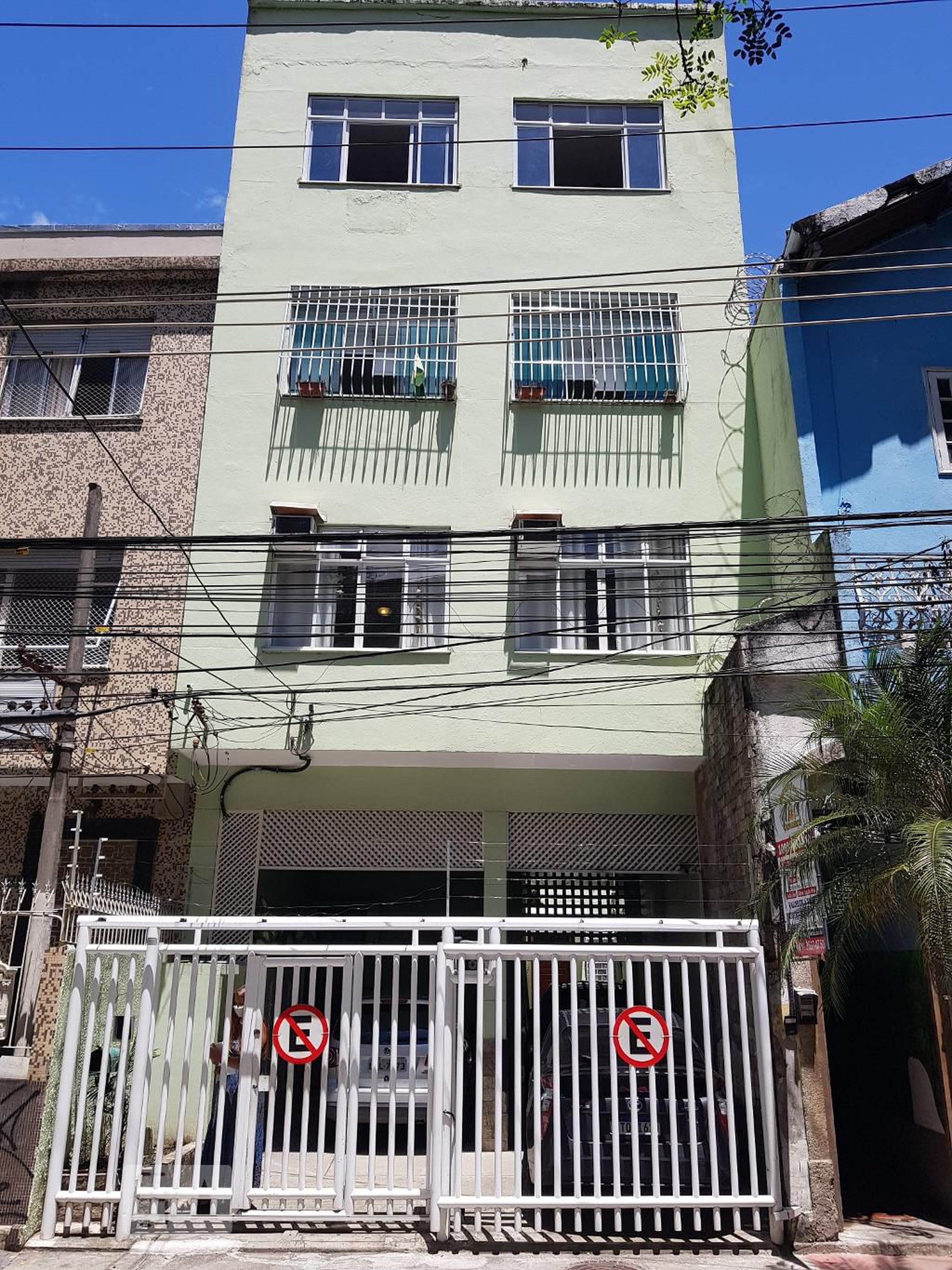 Fachada Condomínio em Rua Dezenove de Fevereiro, 122