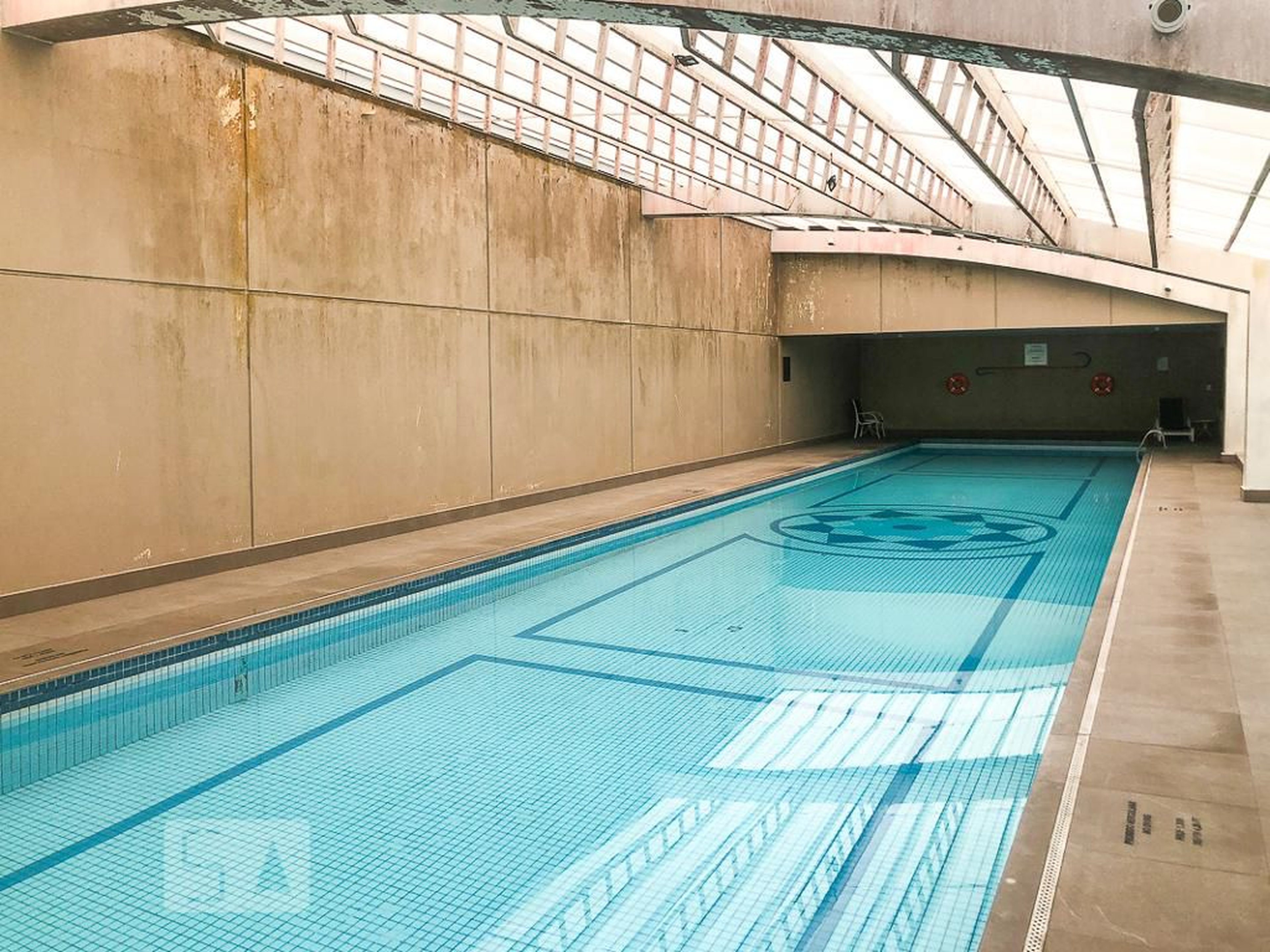 Piscina Coberta Condomínio em Rua Bela Cintra, 525