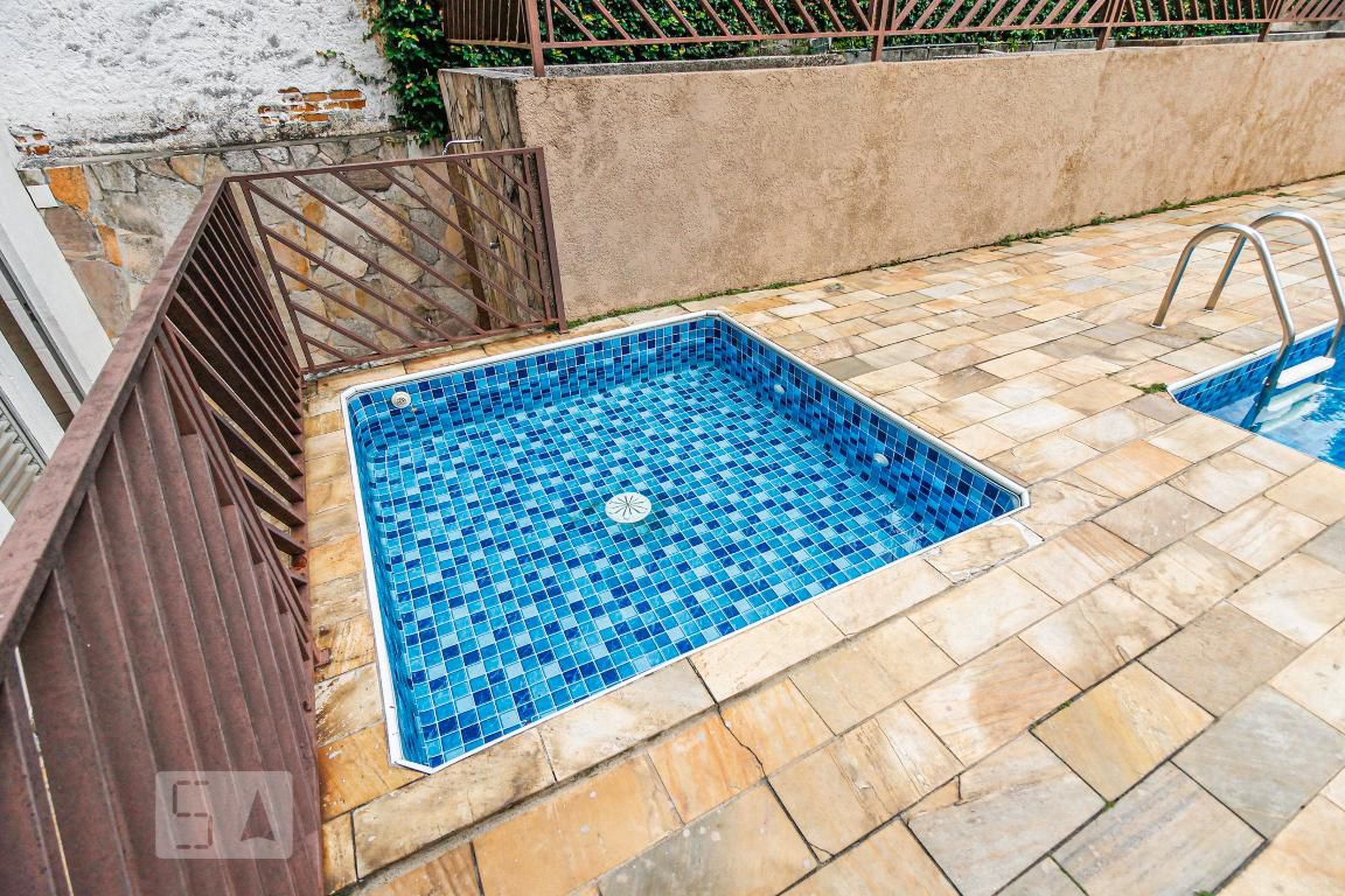 Piscina infantil - Edifício Antonio Carlos