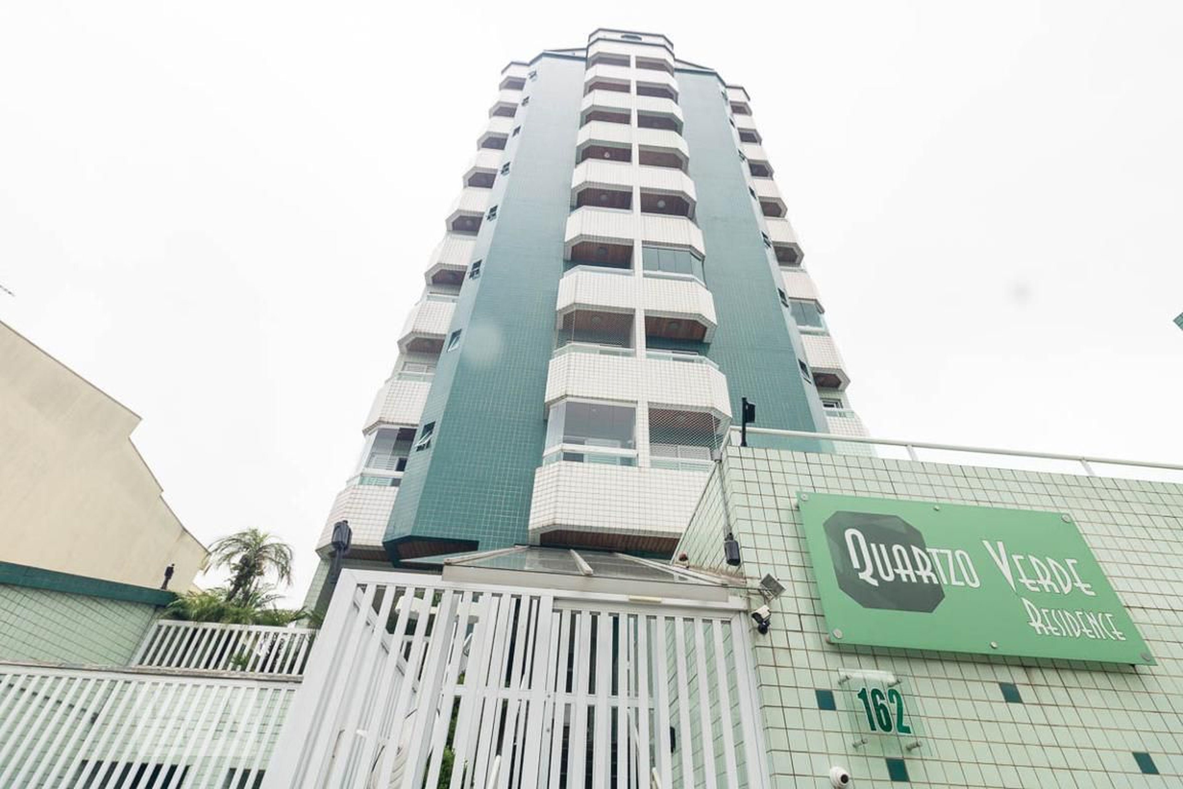 Fachada do Condomínio Condomínio Quartzo Verde