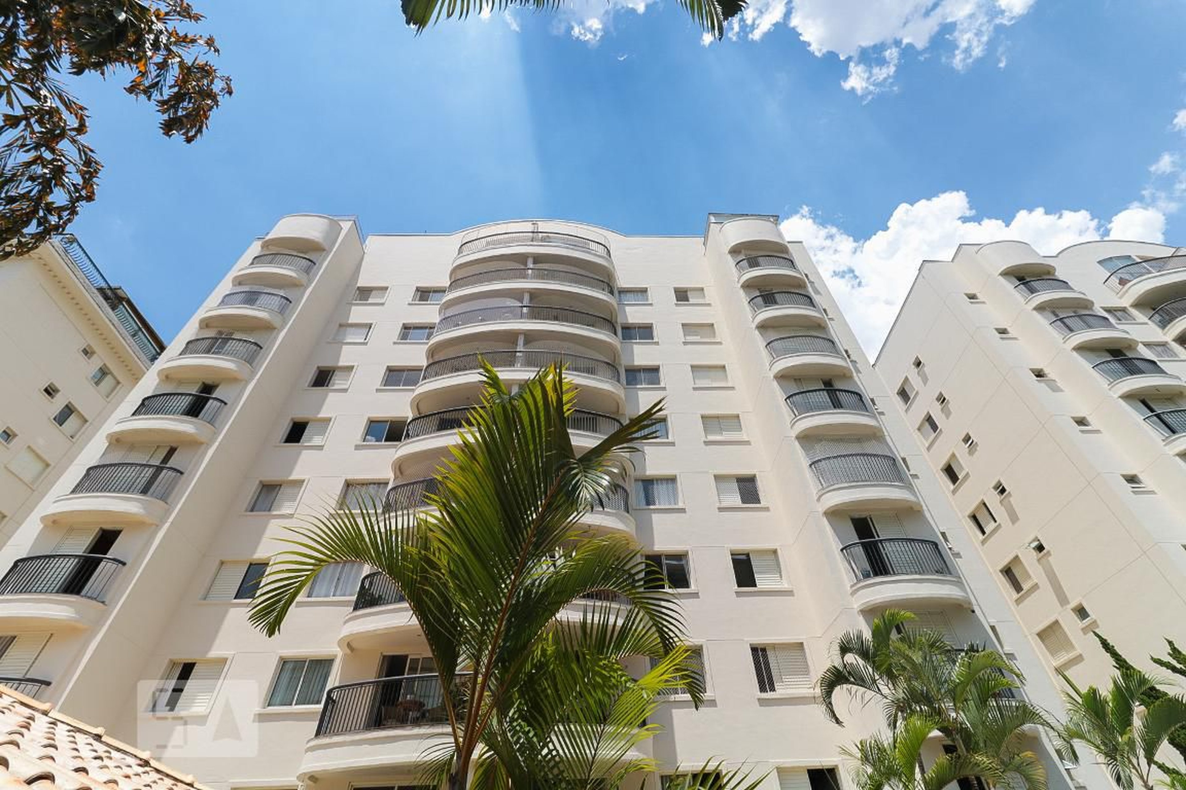 Fachada Condomínio em Rua Vicente Oropallo, 64