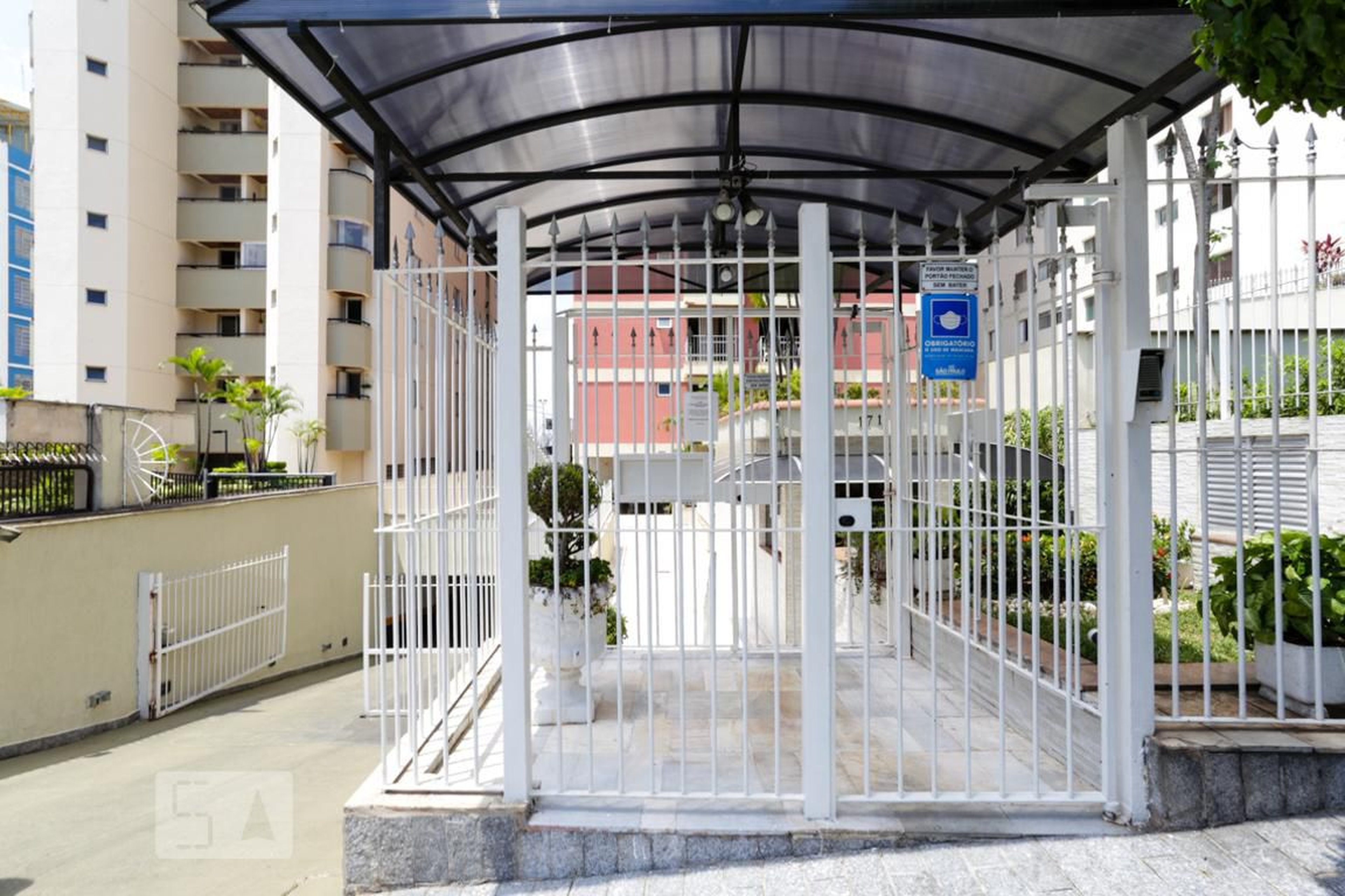 Fachada do Condomínio Condomínio Glória Jardim Vitti