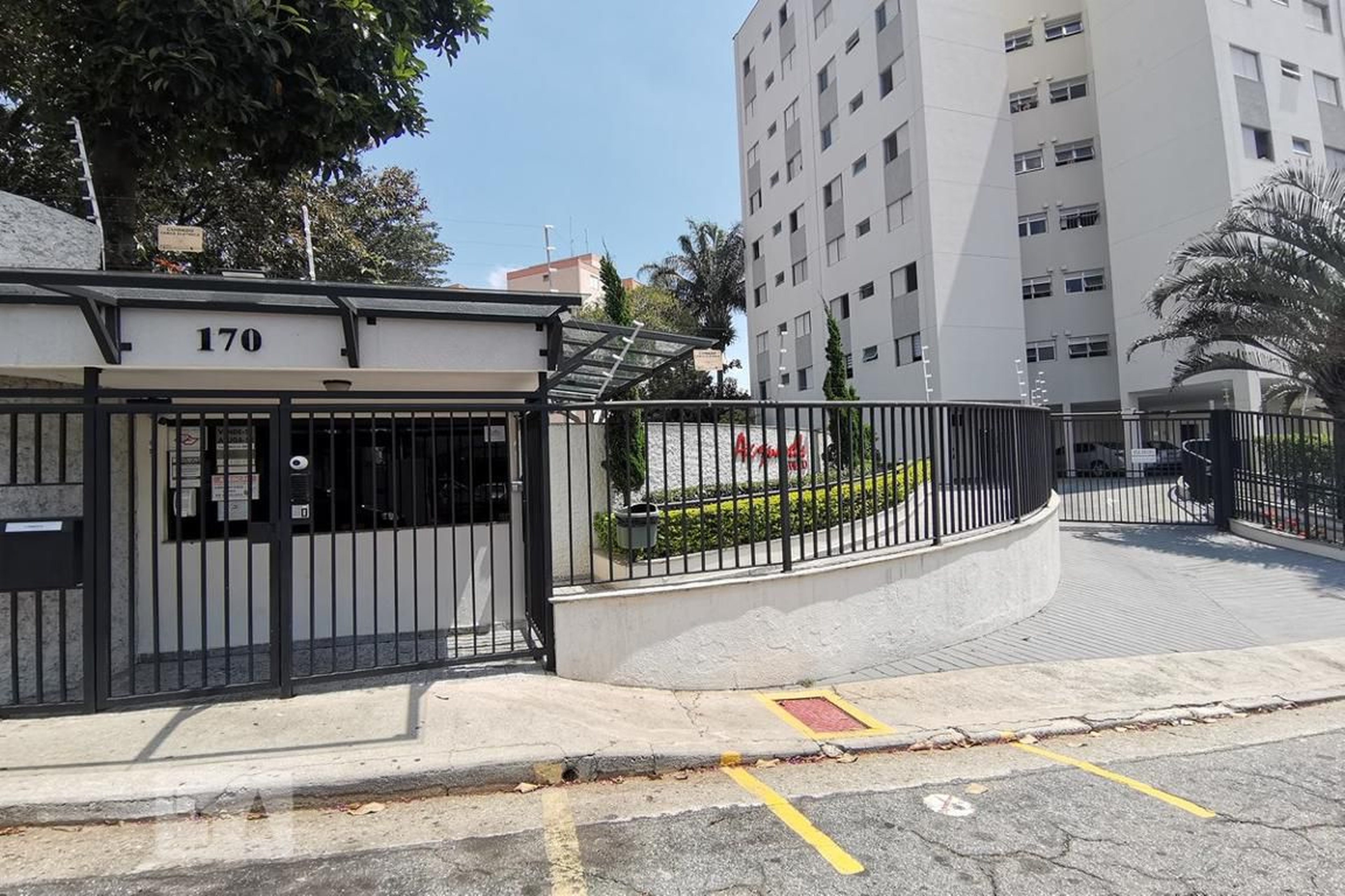 Fachada do Condomínio Edifício Aquarelle