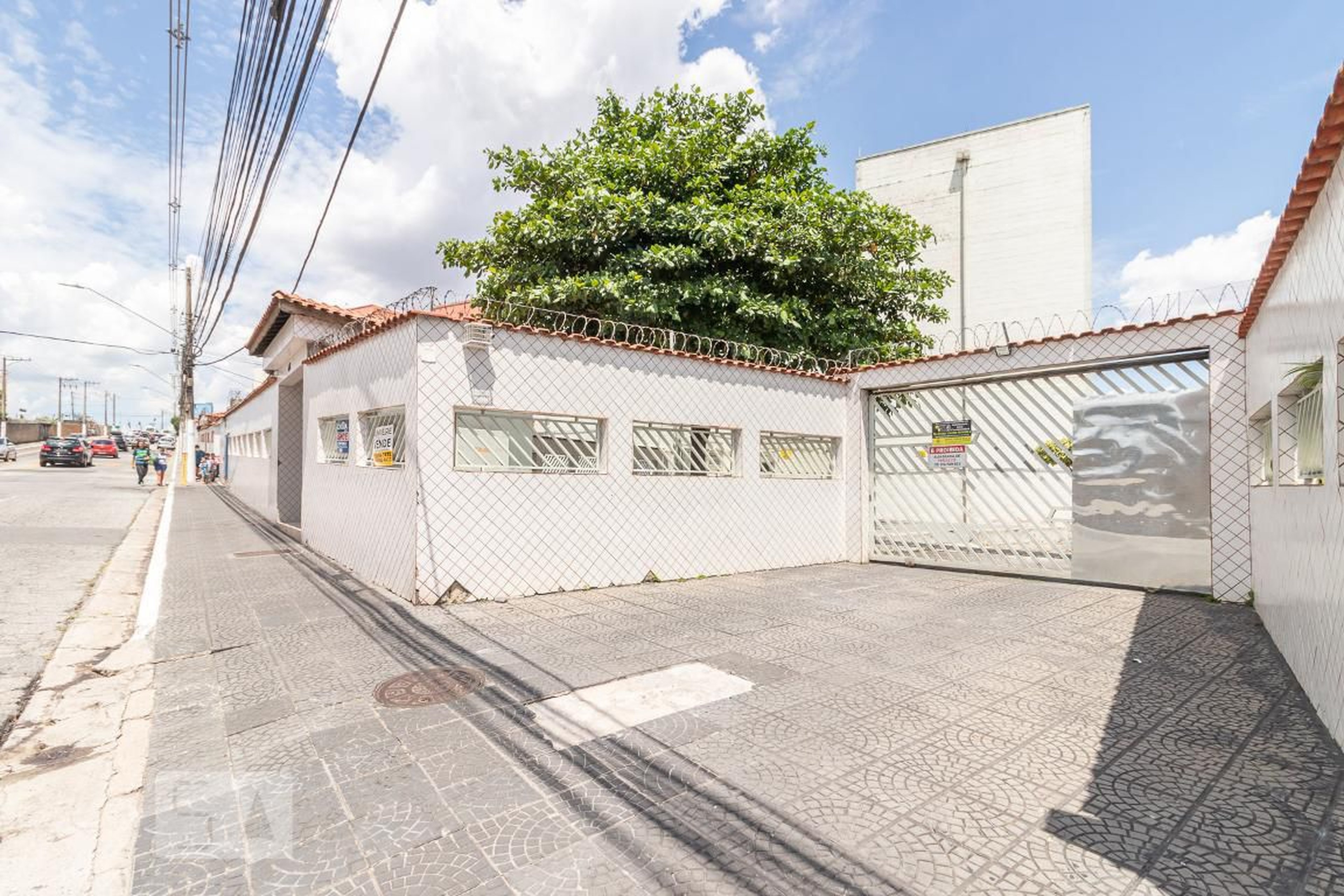 Fachada do Condomínio Condomínio em Rua César Diaz, 46