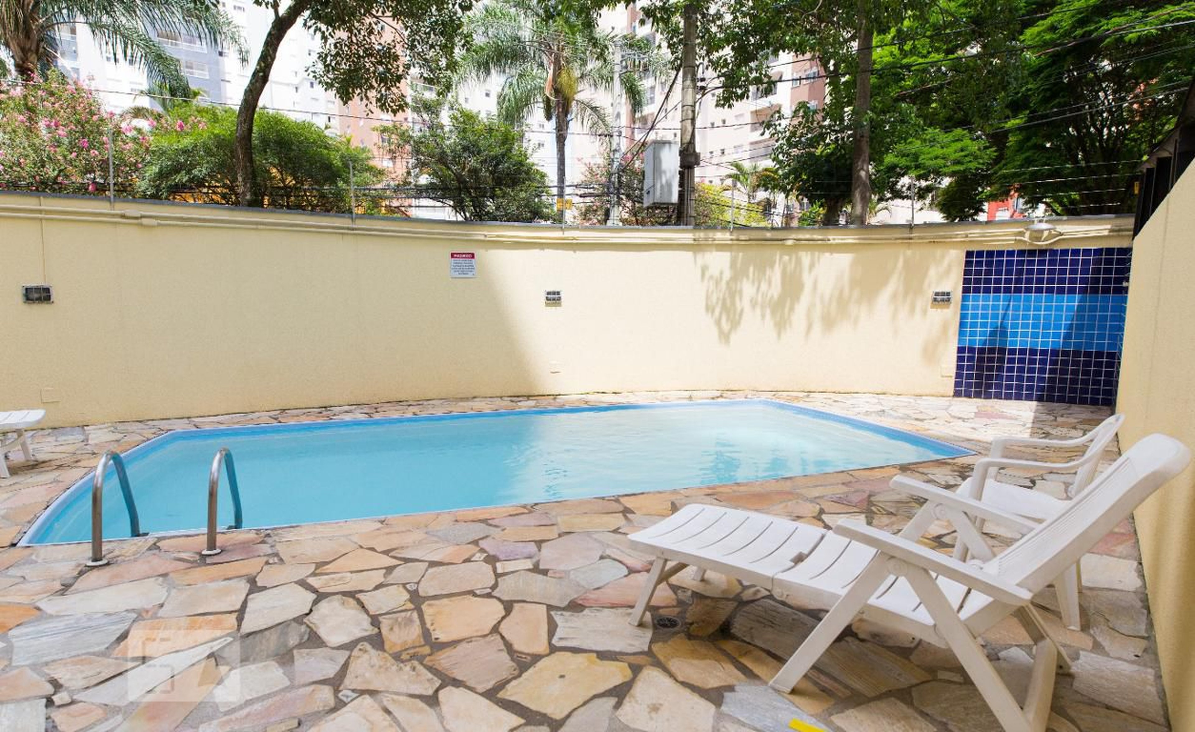 Piscina - West Tower