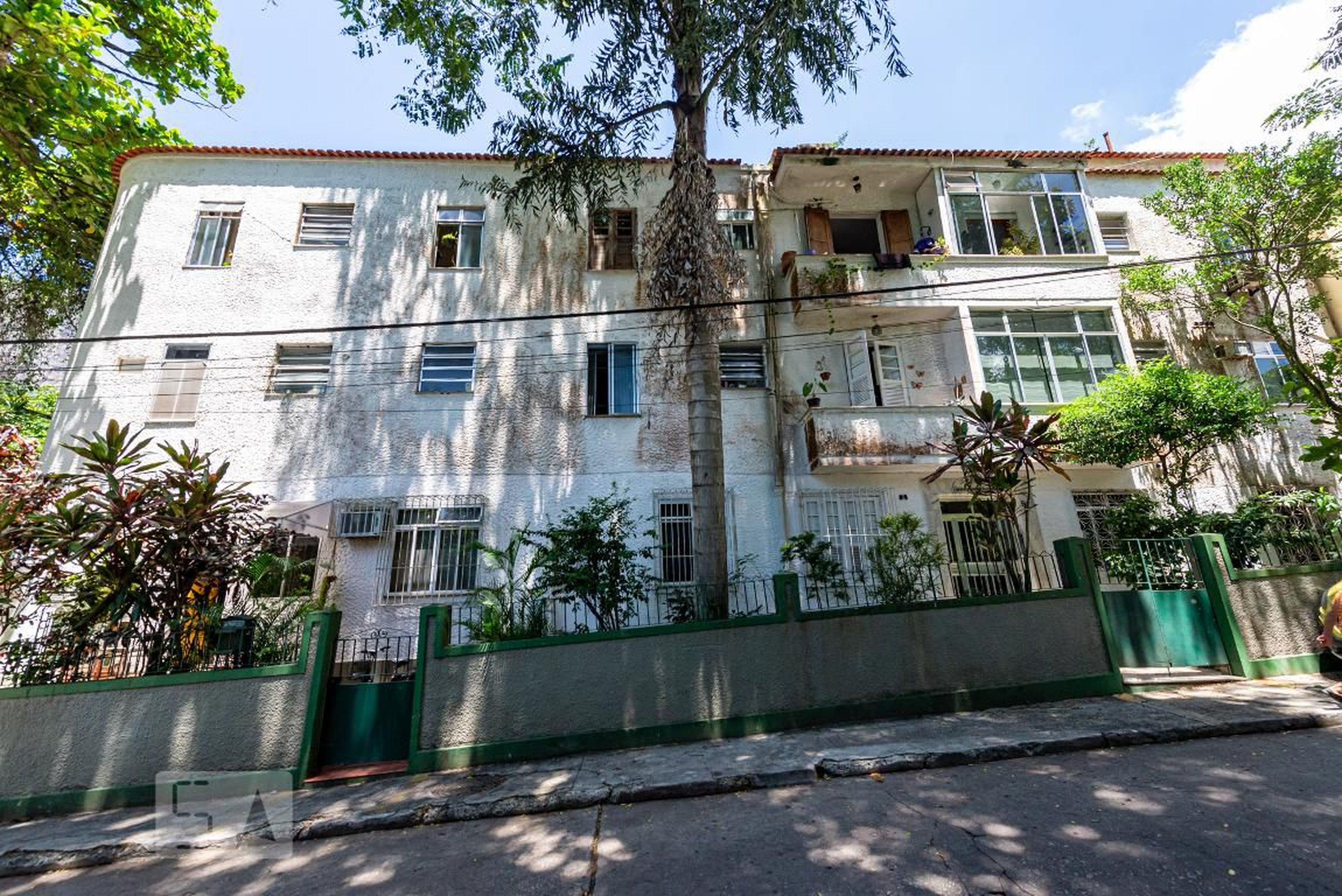 Fachada Edifício Estrada de Santa Marinha