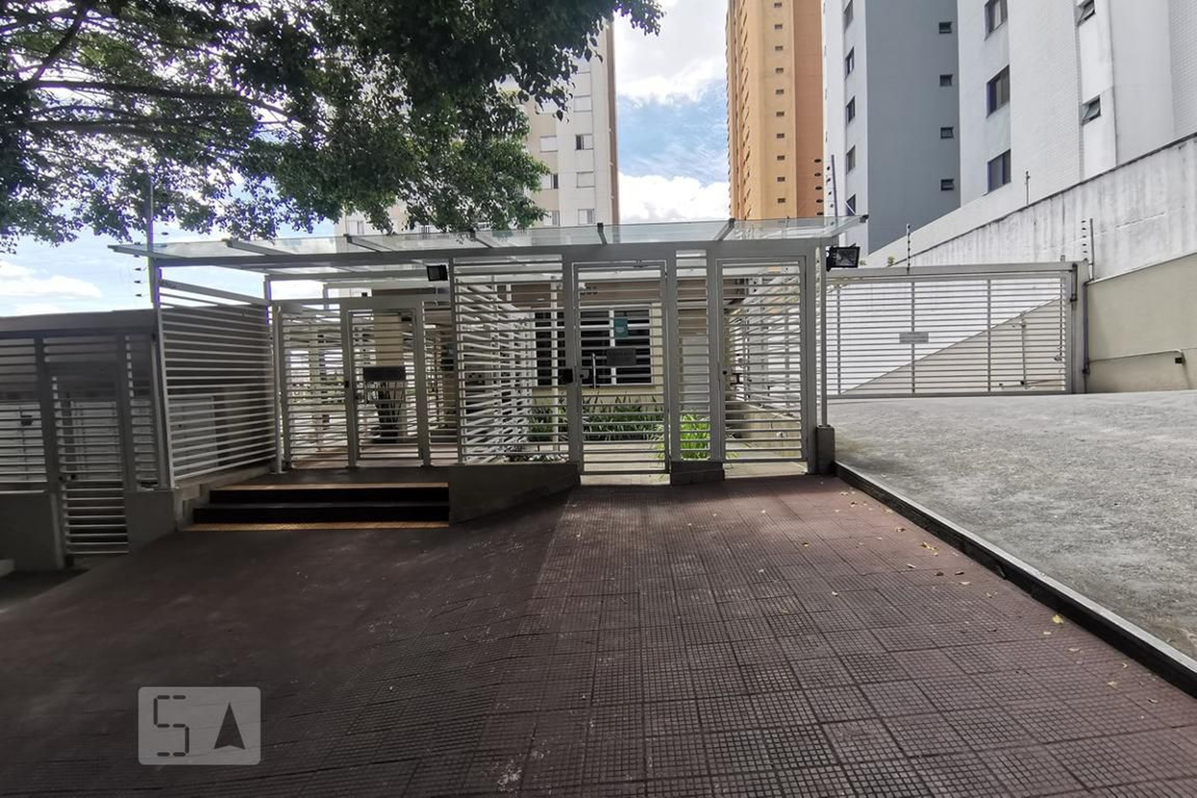 Fachada do Condomínio Condomínio MOB