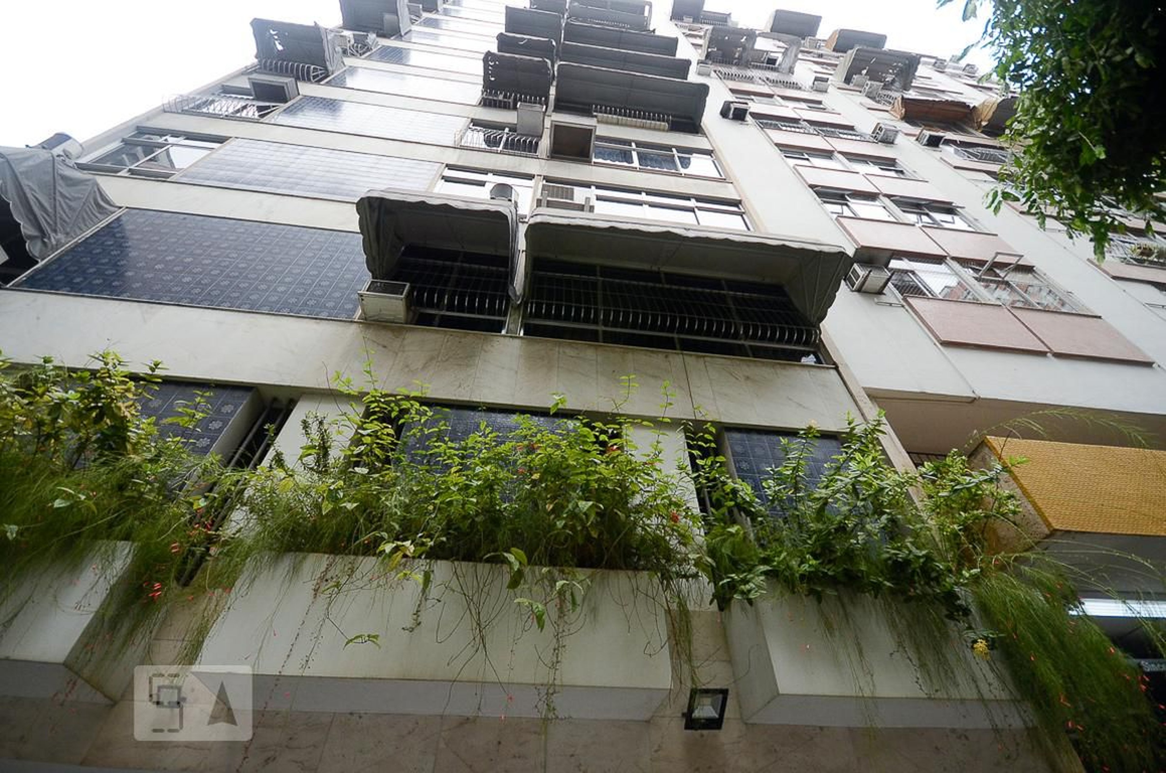 Fachada Condomínio em R. Gen. Pereira da Silva, 116