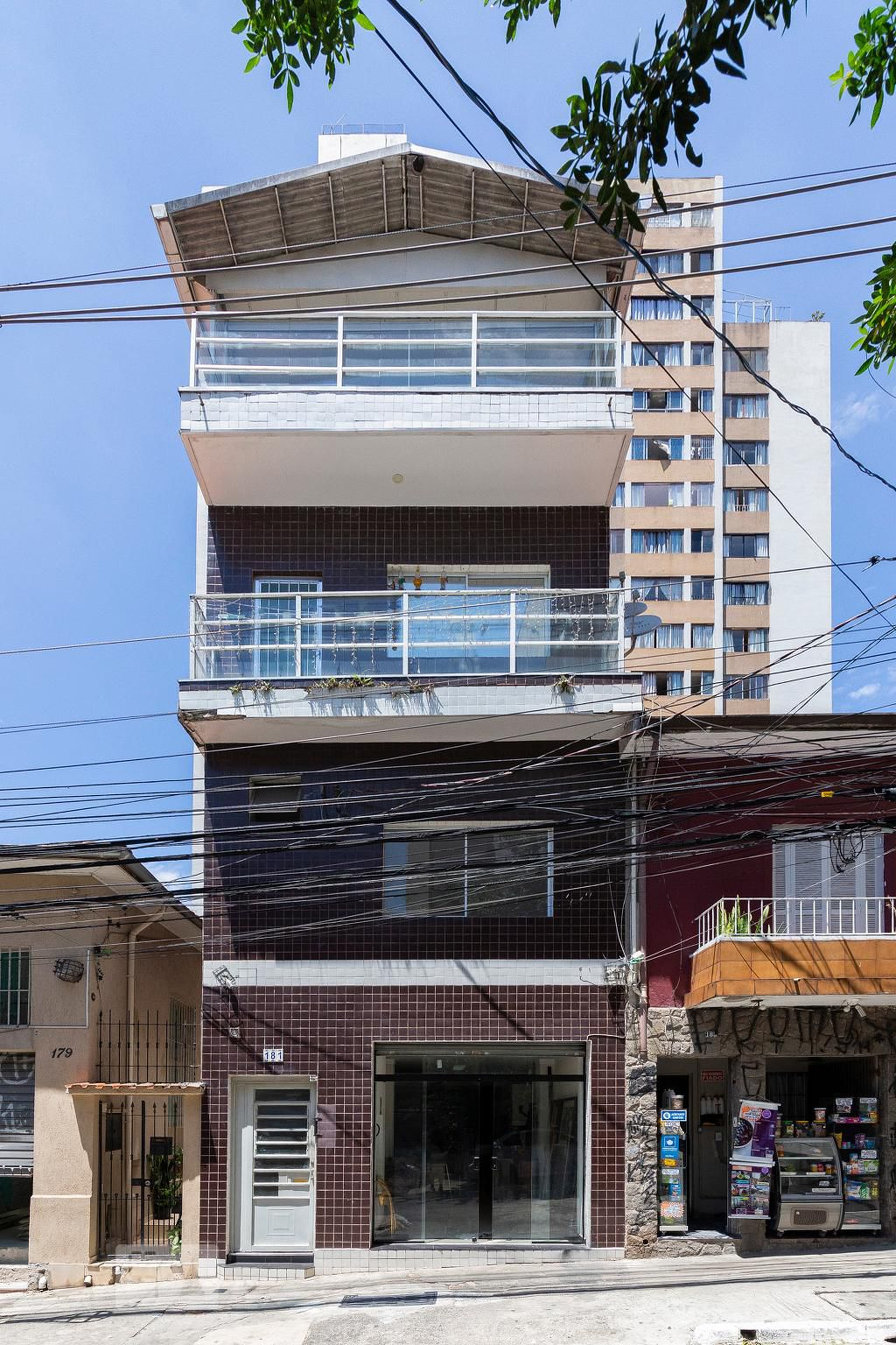 Fachada Condomínio em Rua Conselheiro Carrão, 181