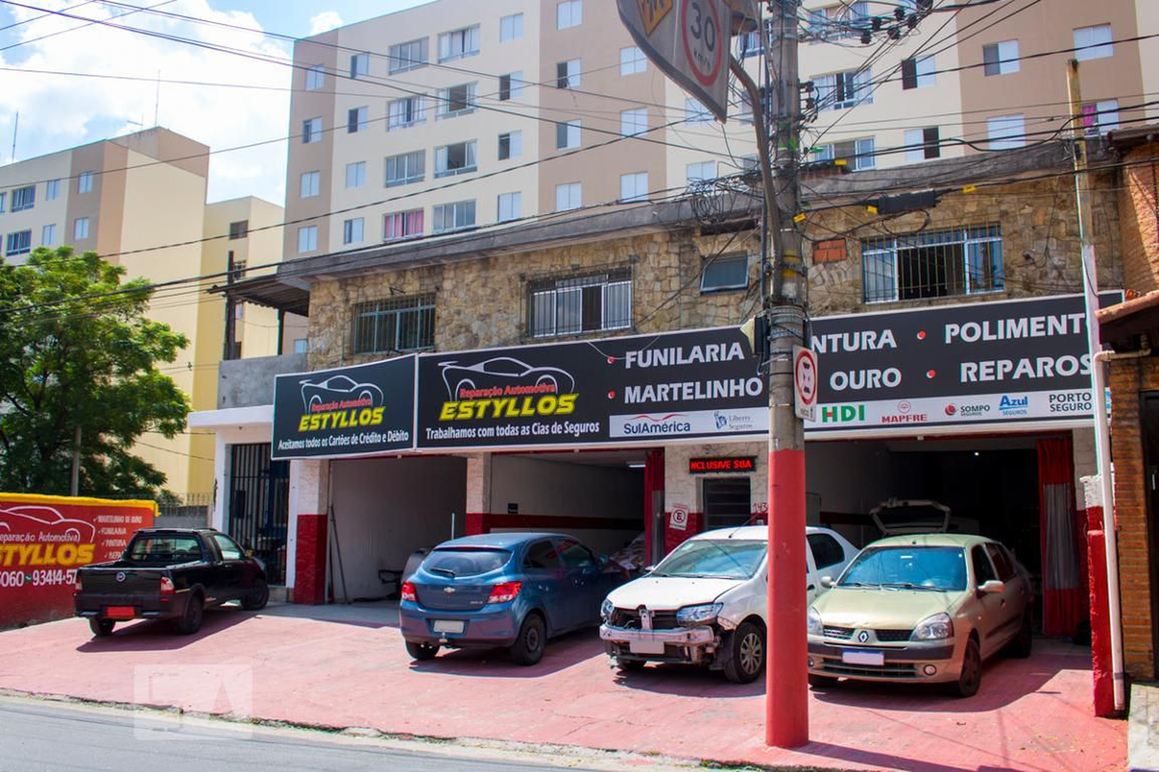 Fachada Condomínio em Rua Sud Menucci, 1430