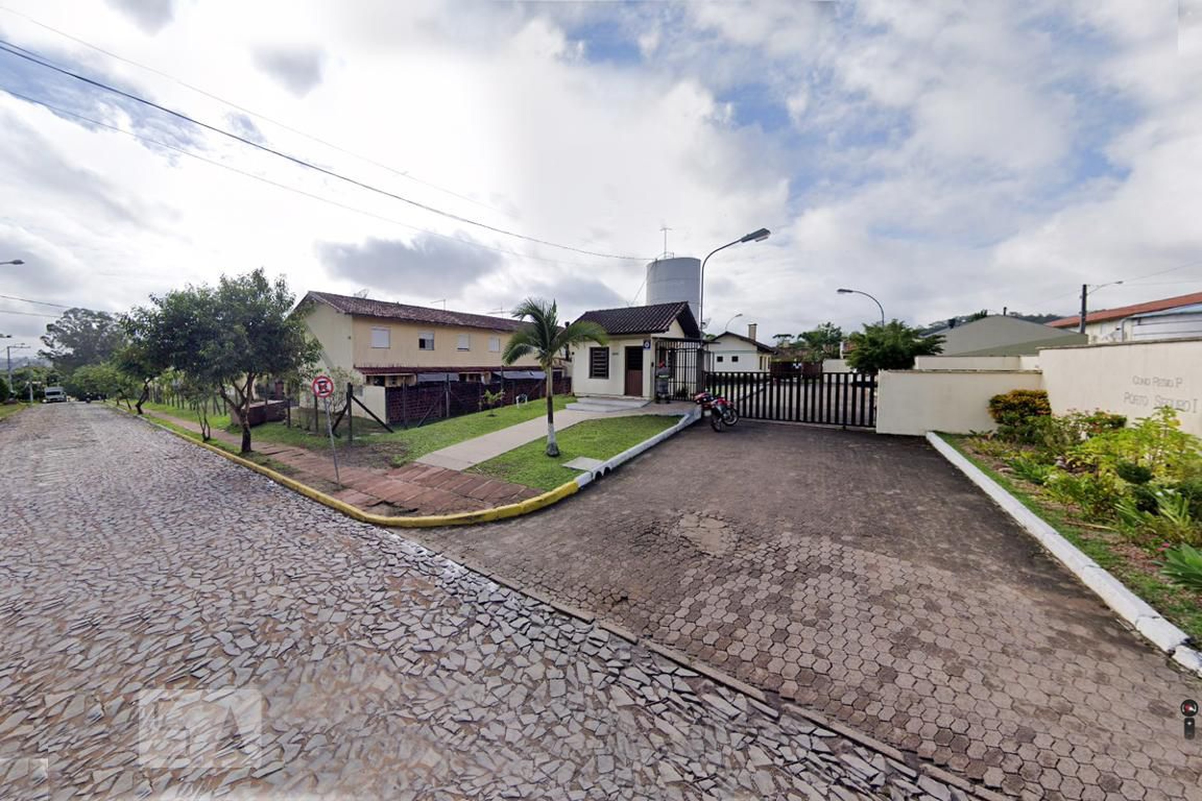 Fachada do Condomínio Condomínio Porto Seguro