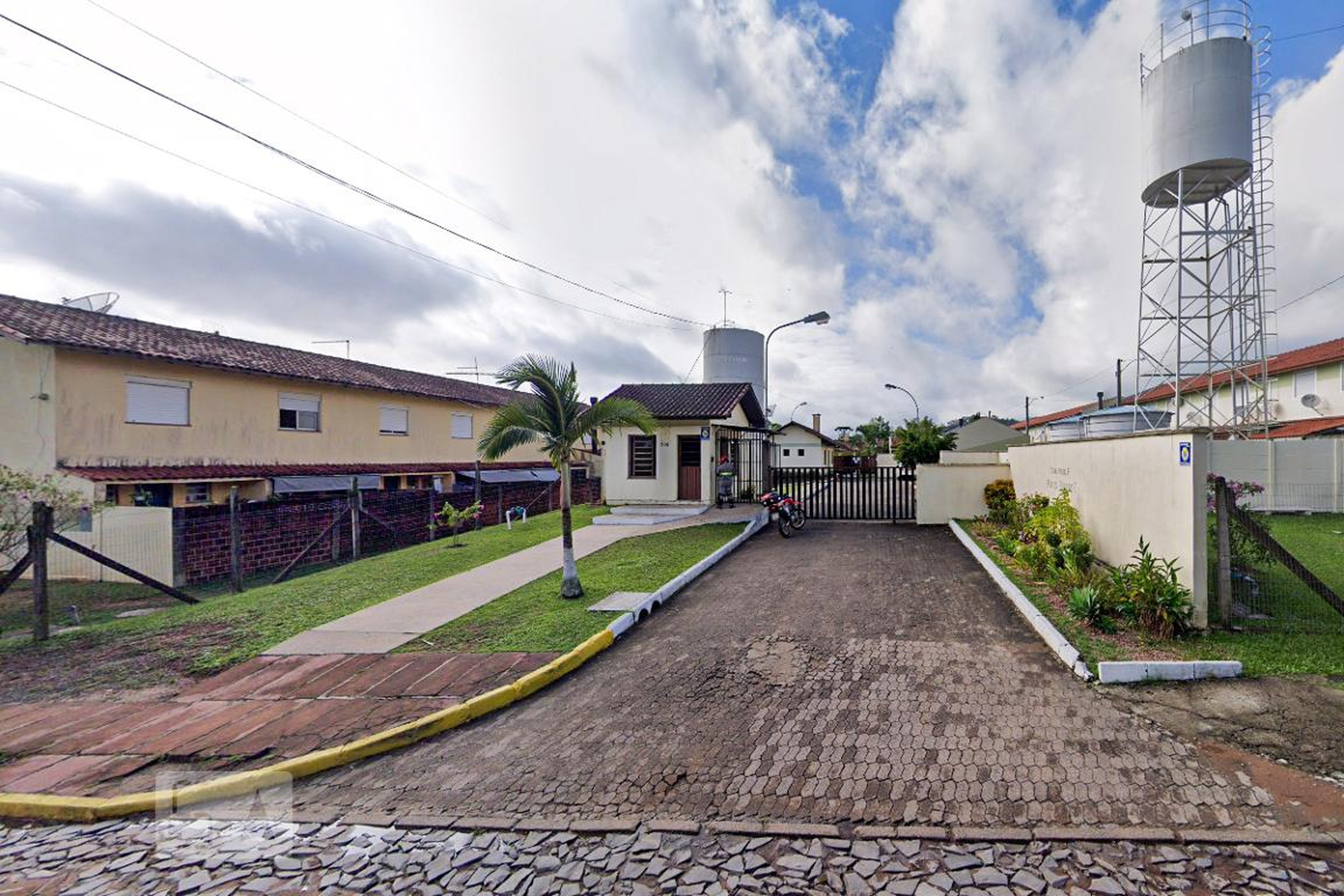 Fachada do Condomínio Condomínio Porto Seguro