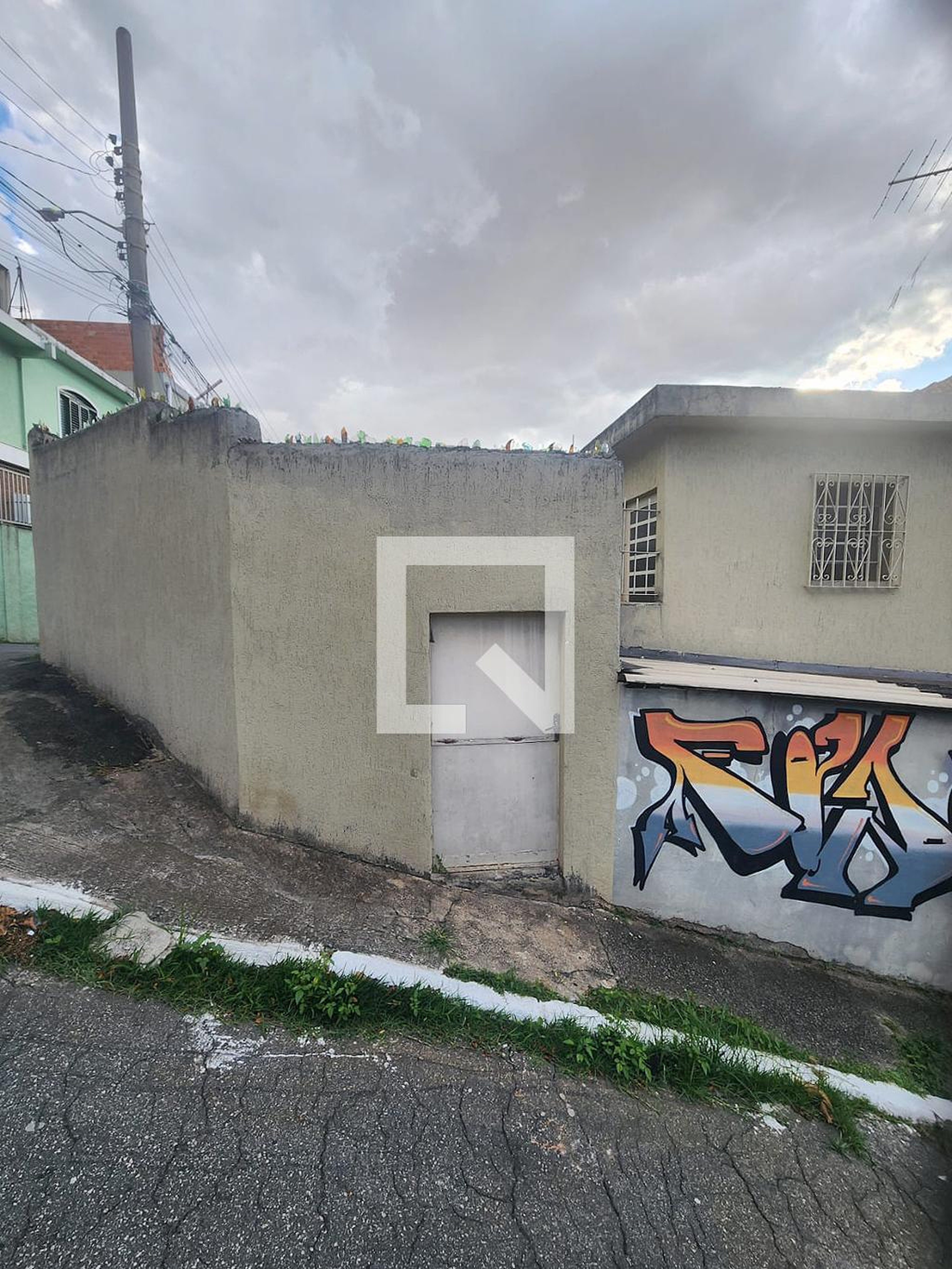 Fachada Condomínio em Rua Ladário, 304