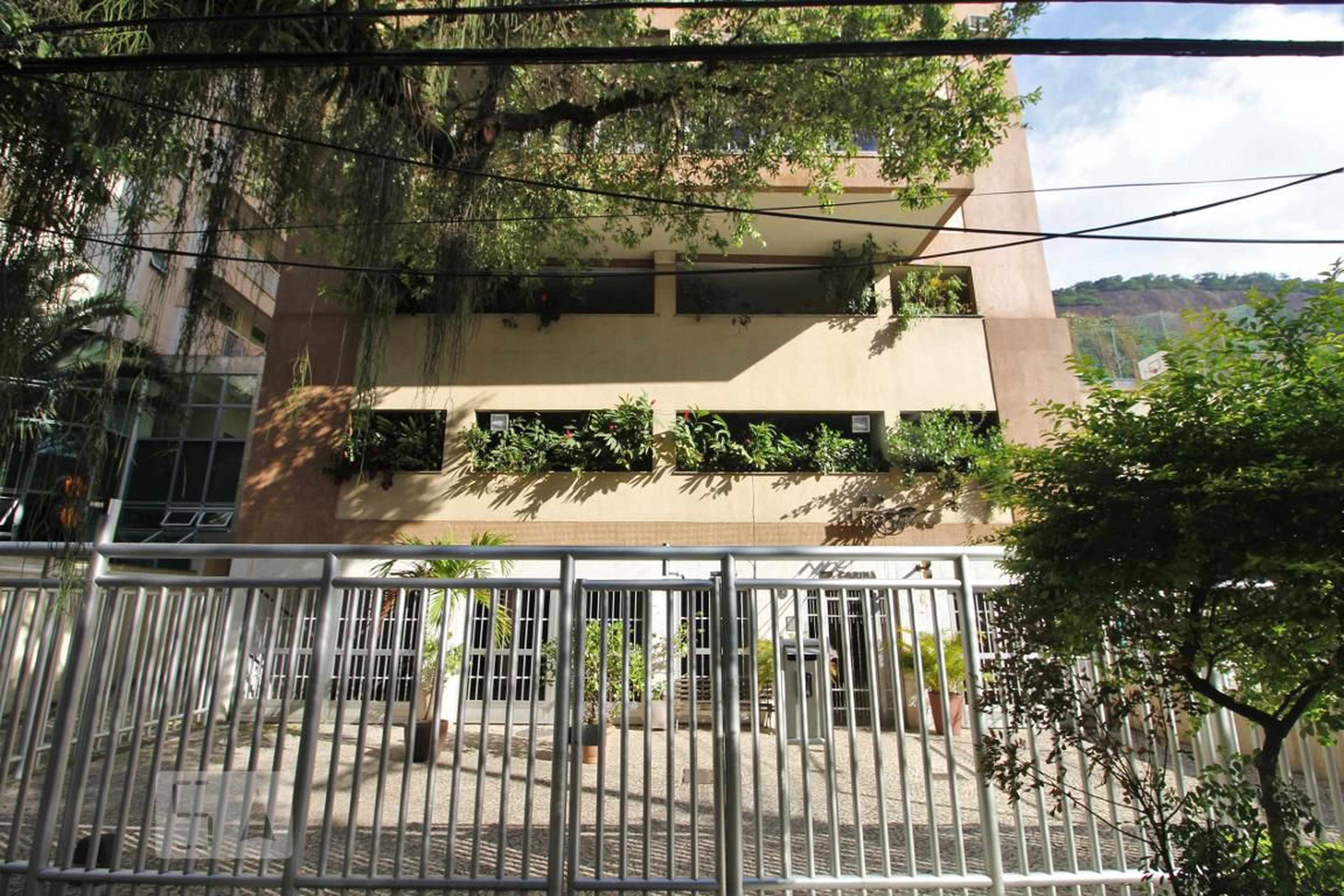 Fachada do Prédio Edifício Cariná