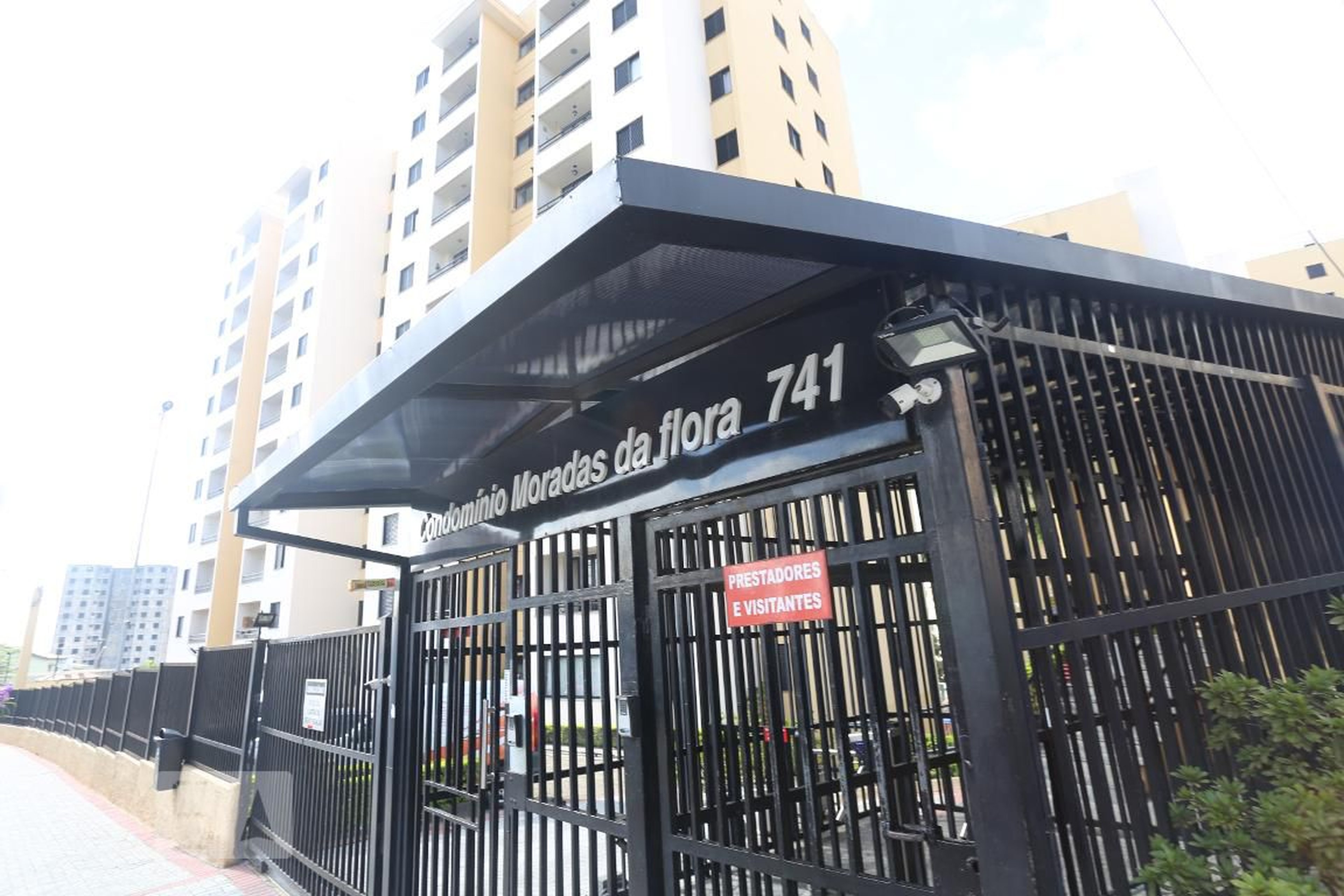 Fachada do Condomínio Condomínio Morada da Flora