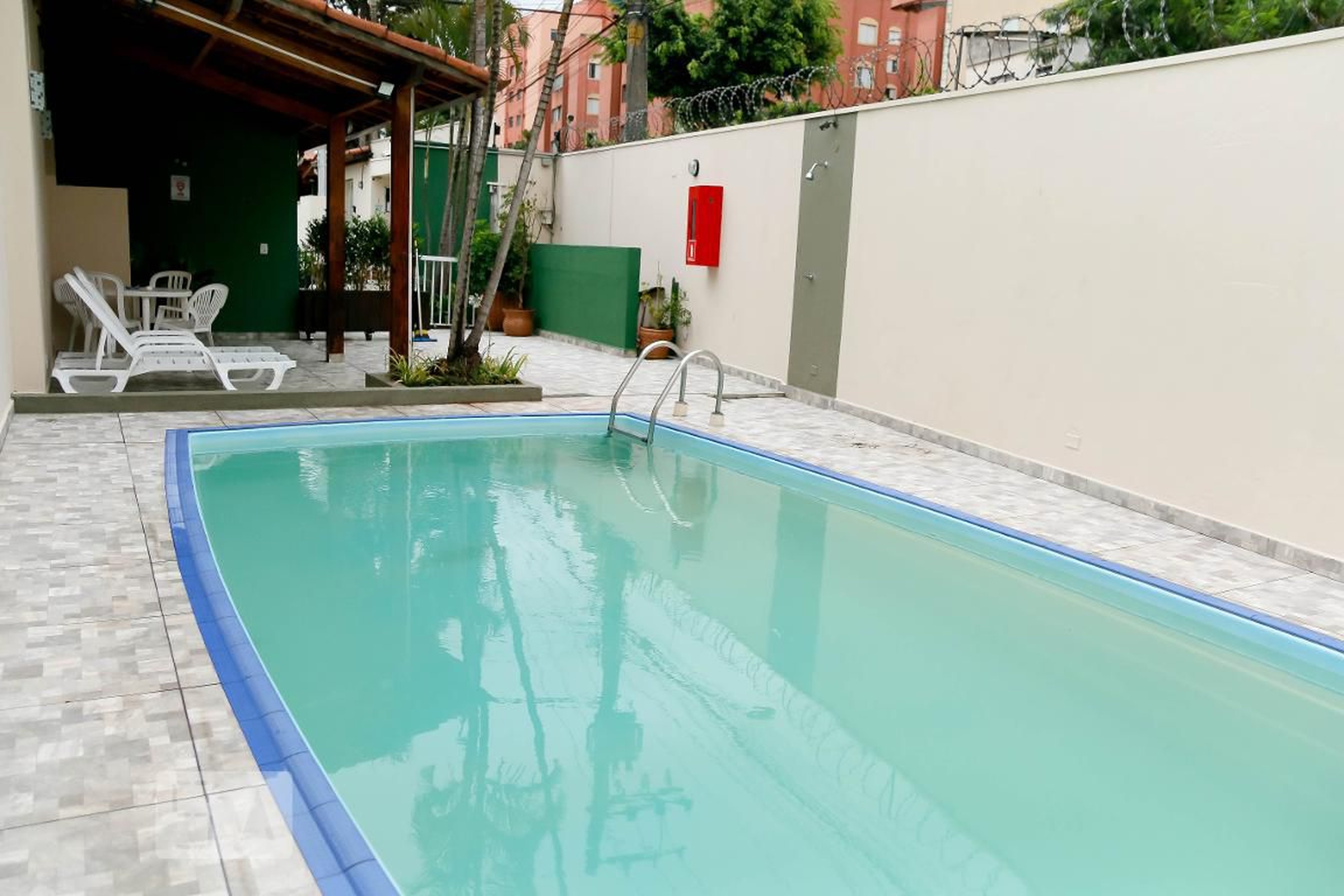 Área Comum - Piscina Condomínio Itatiaia