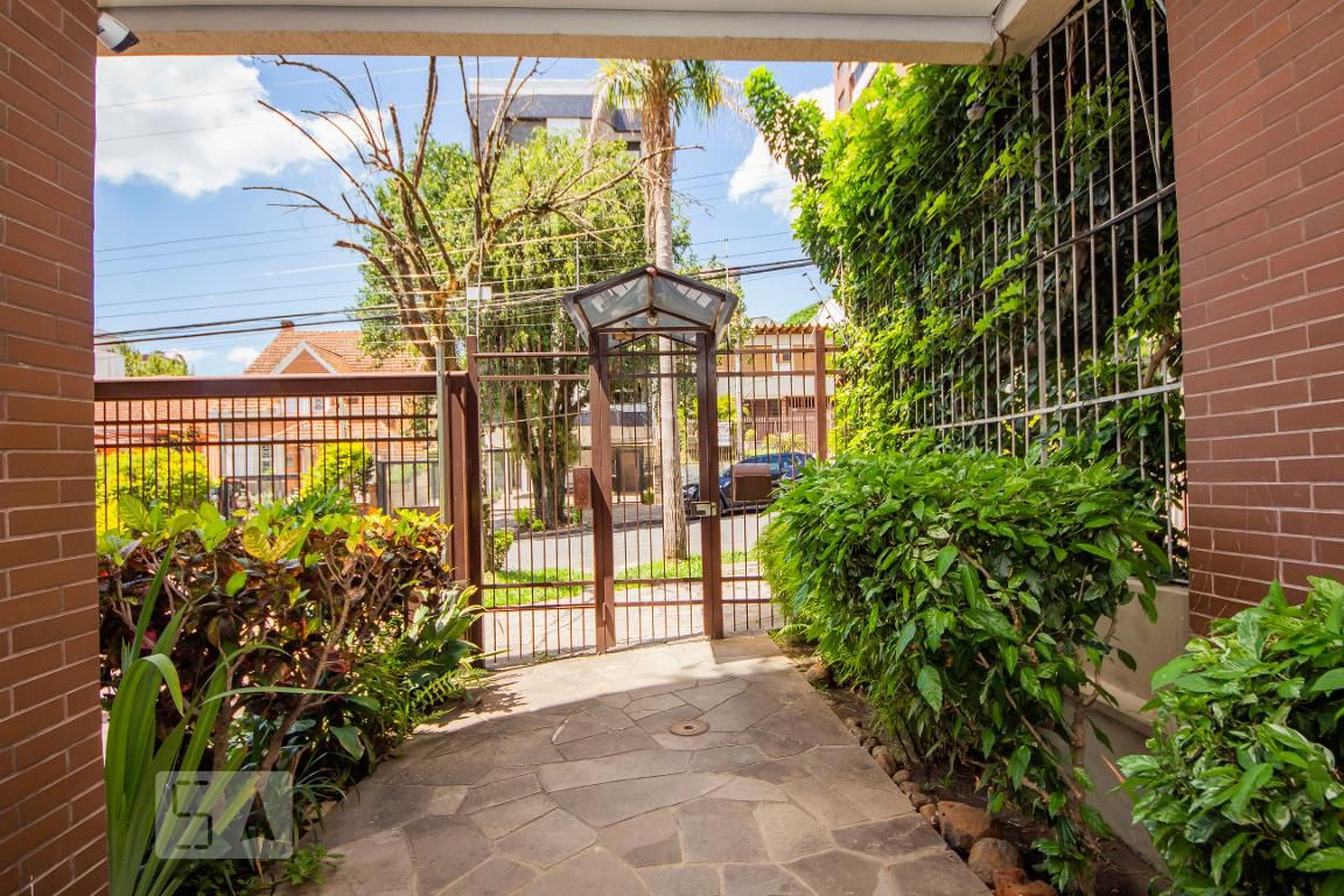 Fachada do Condomínio Edifício Verts Des Bois