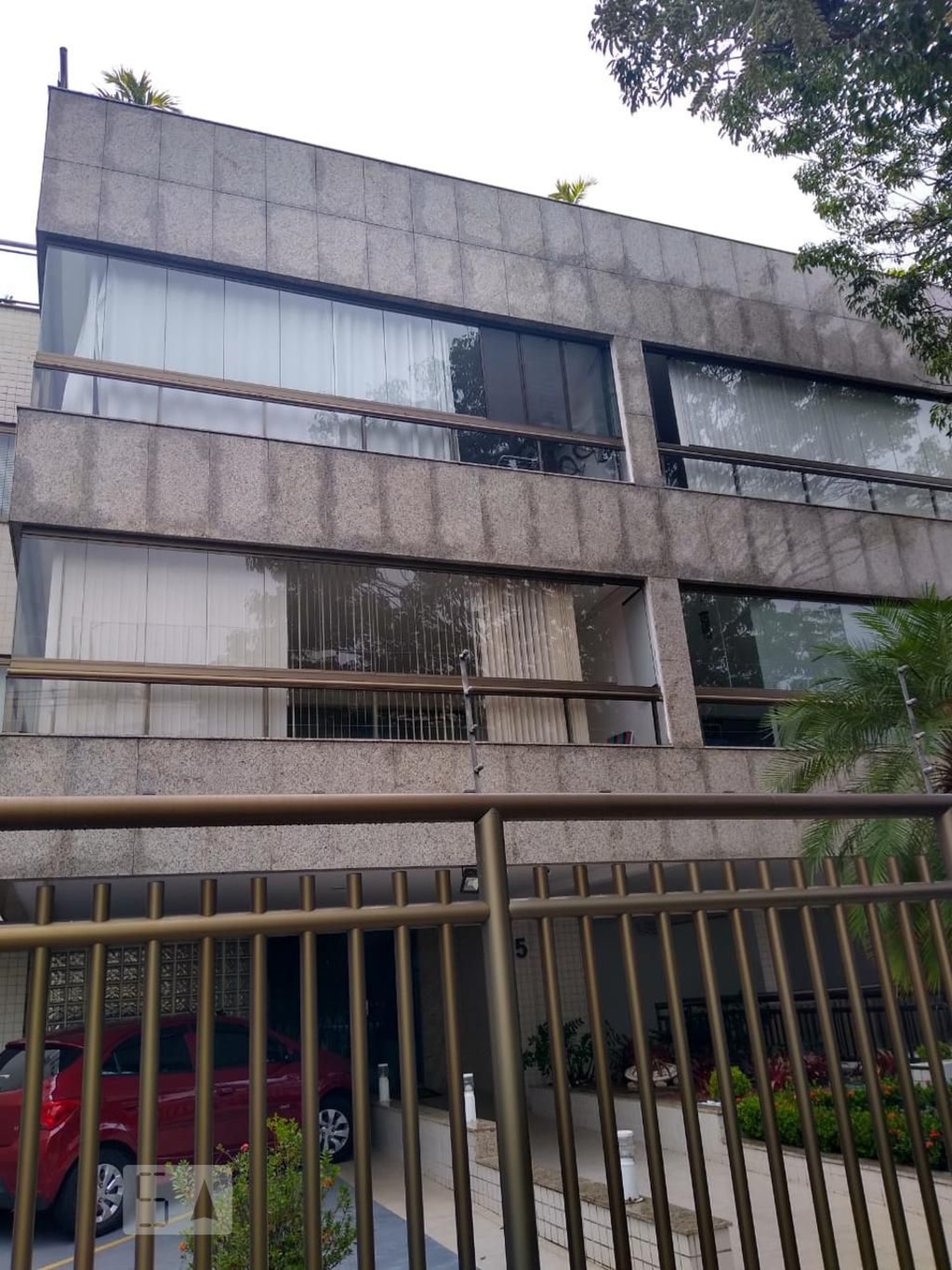 Fachada Condomínio em Rua Alberto Cavalcanti, 55