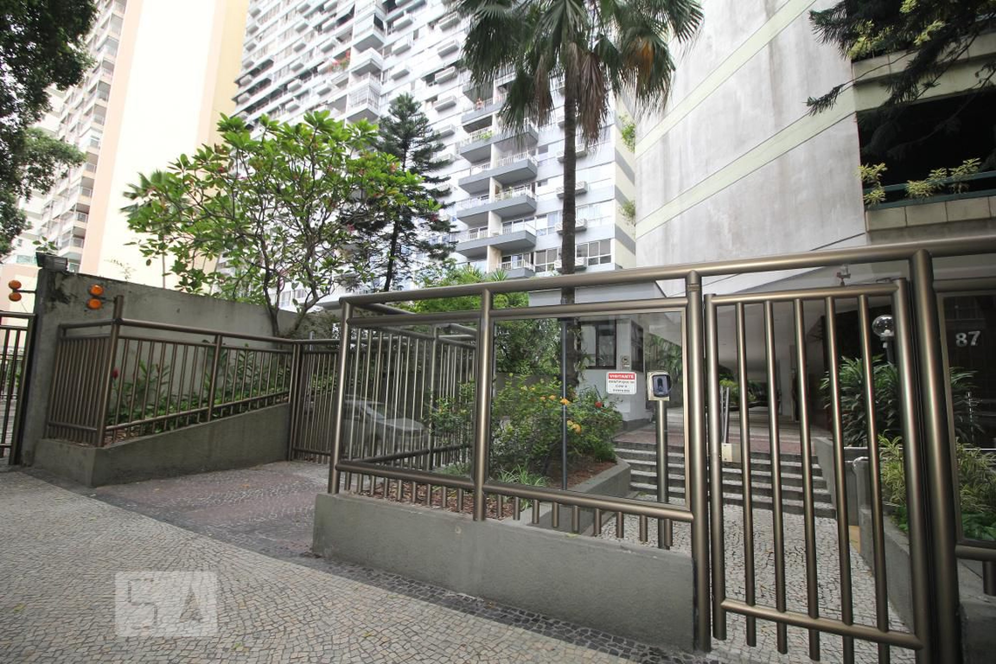 Fachada do Prédio Condomínio Flat Size