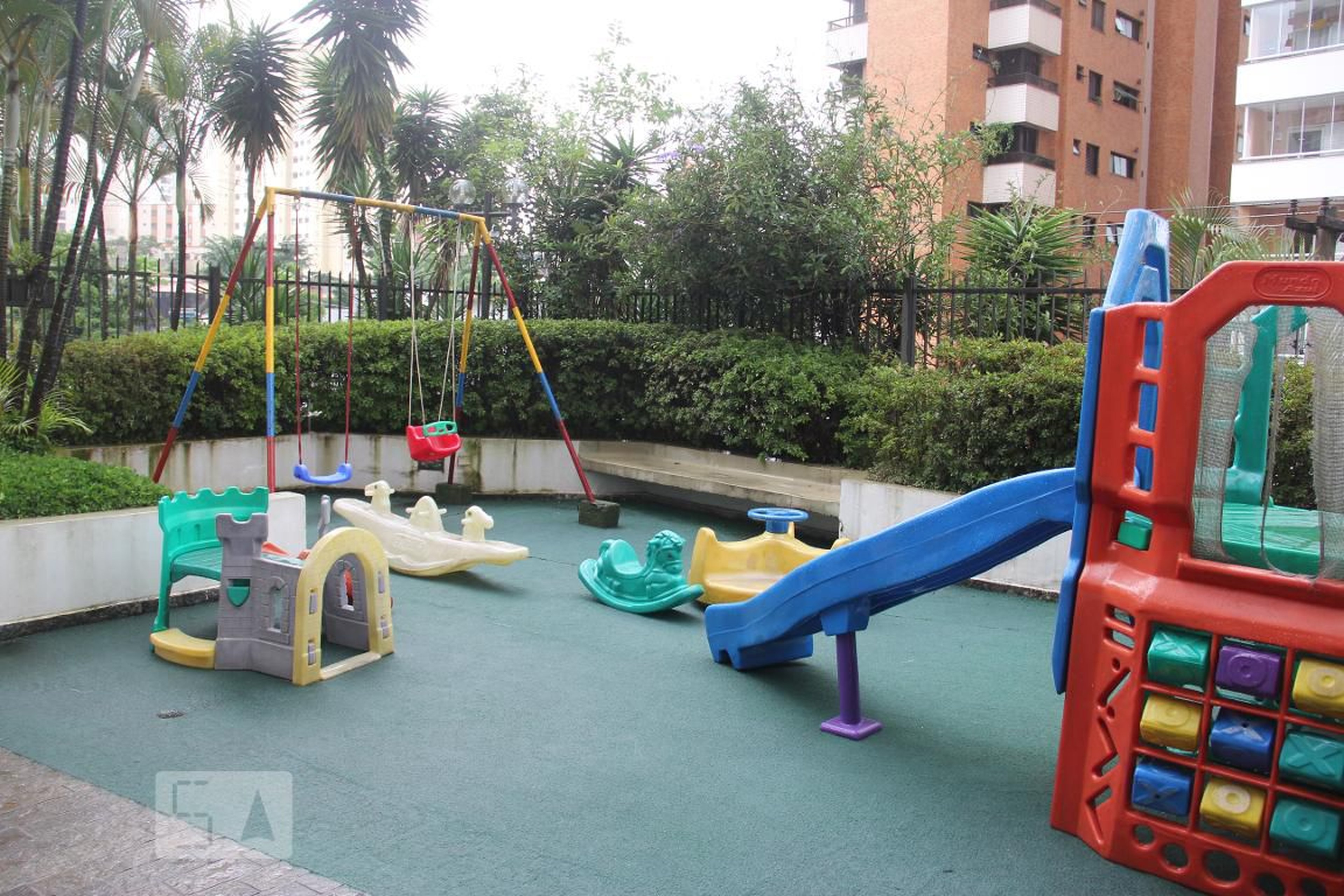 Playground - Vila Grenoble