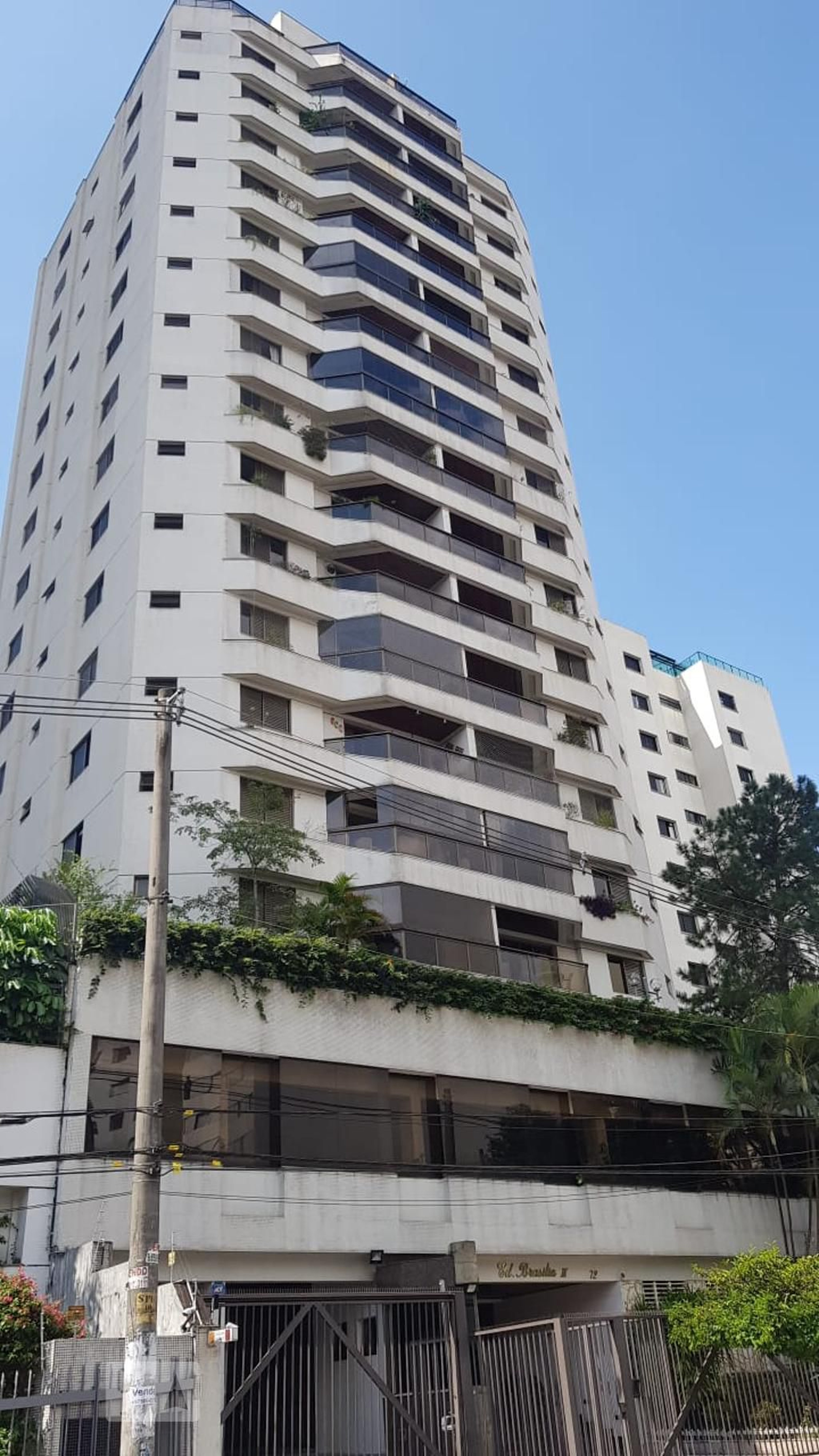 Fachada Condomínio em Rua Francisca Júlia, 62