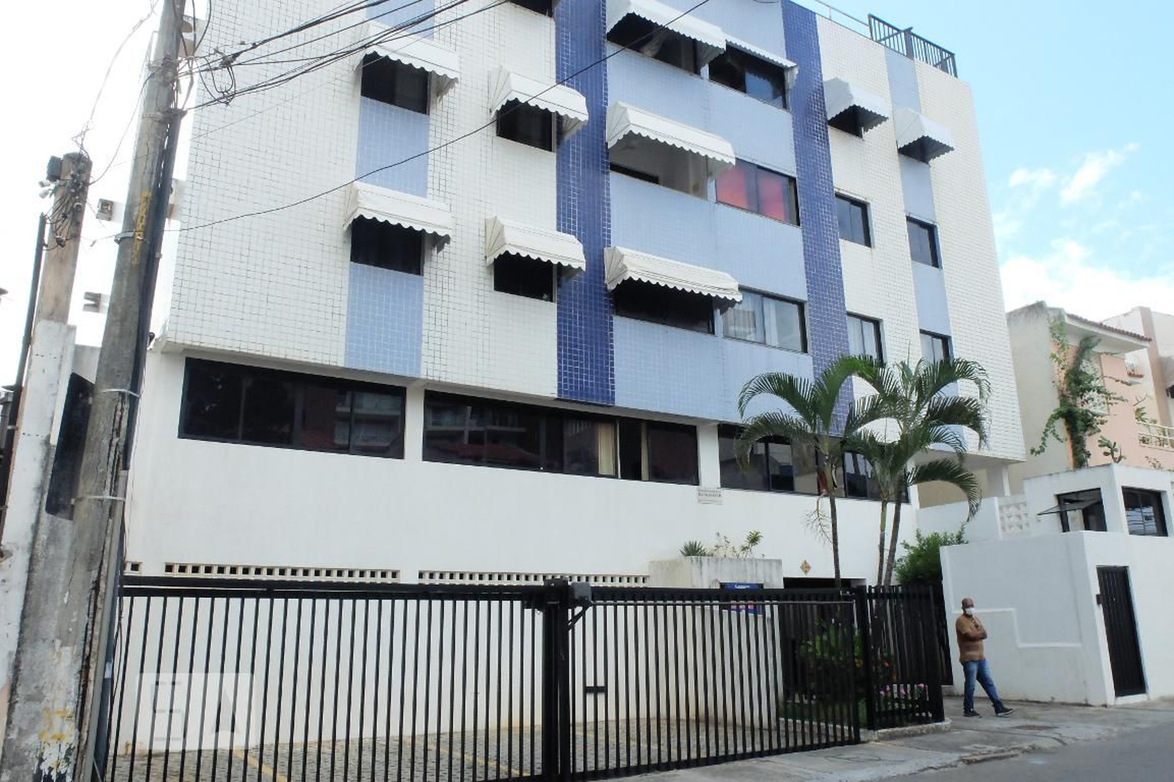 Fachada Condomínio em Rua Professor Fernando Luz, 68