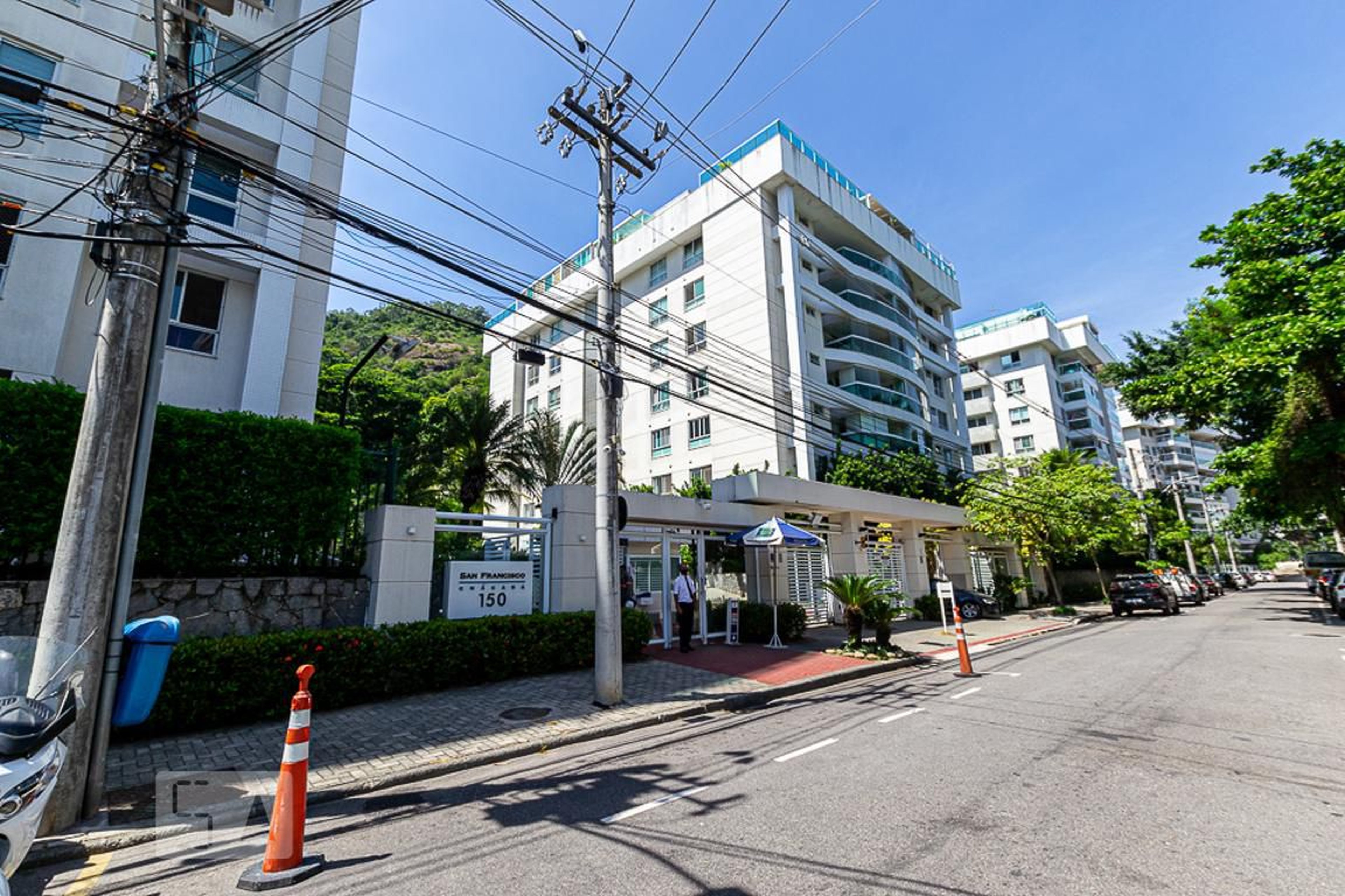 Fachada Condomínio em Rua Nossa Senhora de Lourdes, 150
