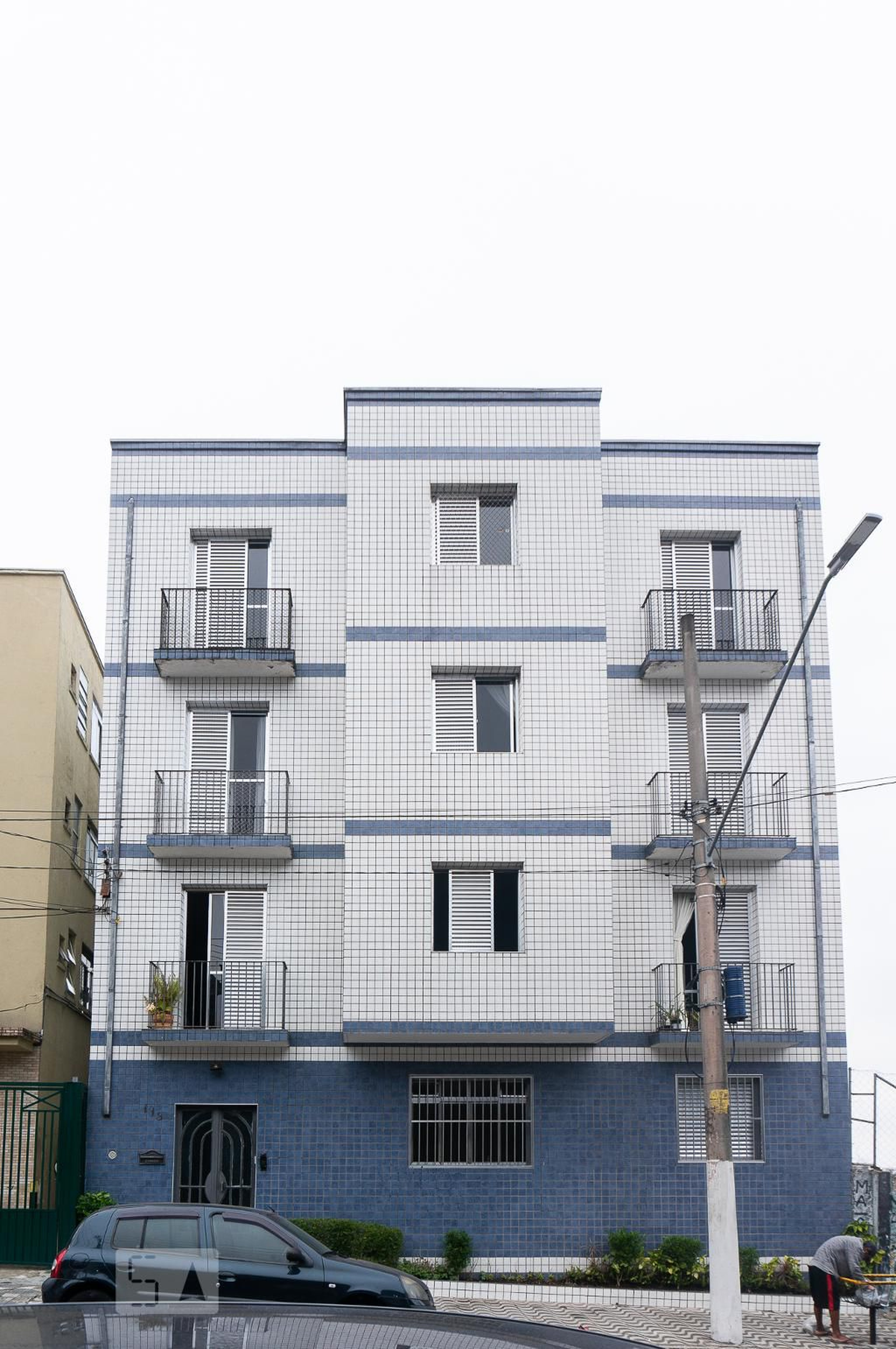 Fachada Condomínio em Rua Doutor Artur Guimarães, 118