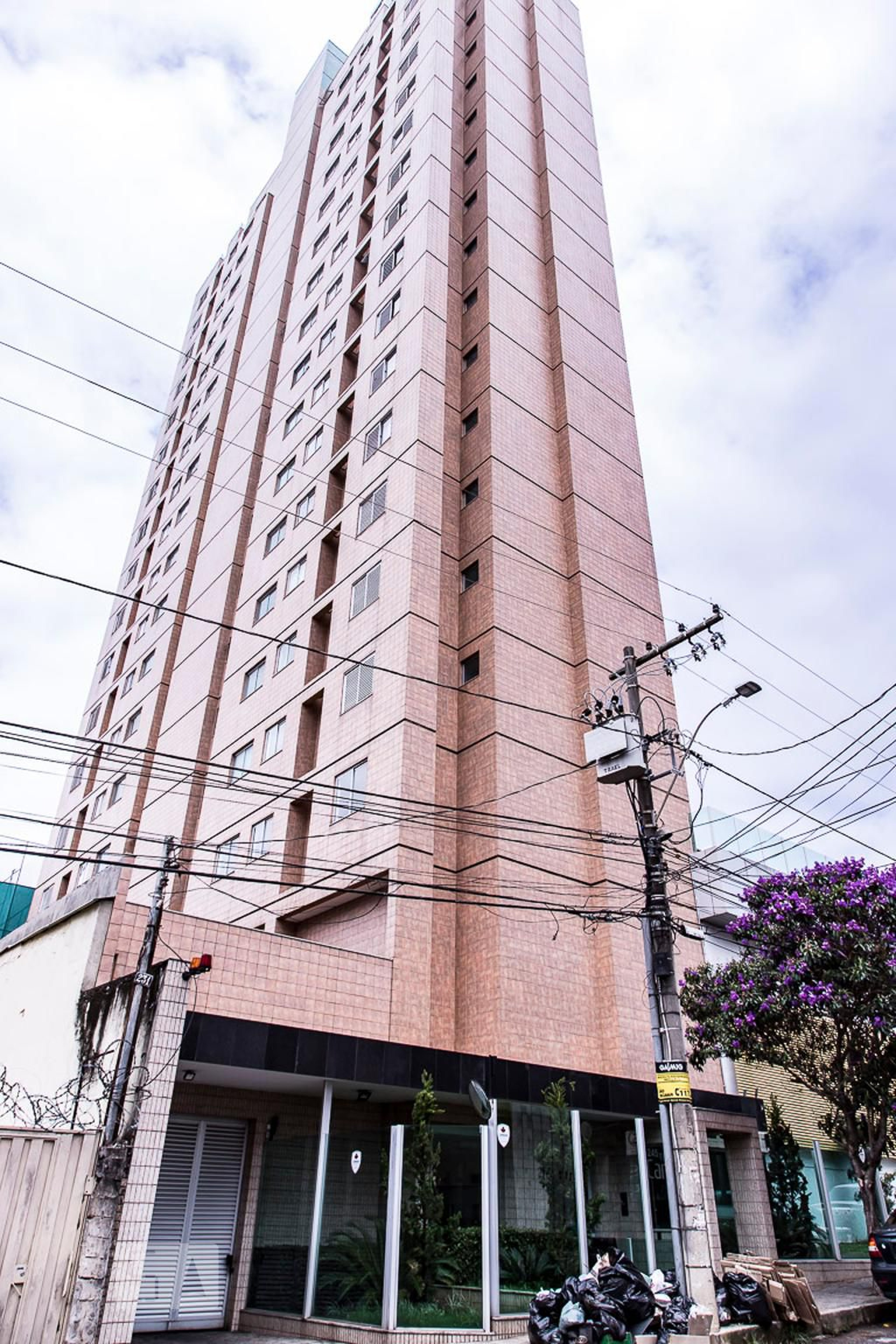 Fachada Condomínio em Rua Dom Aristídes Pôrto, 445