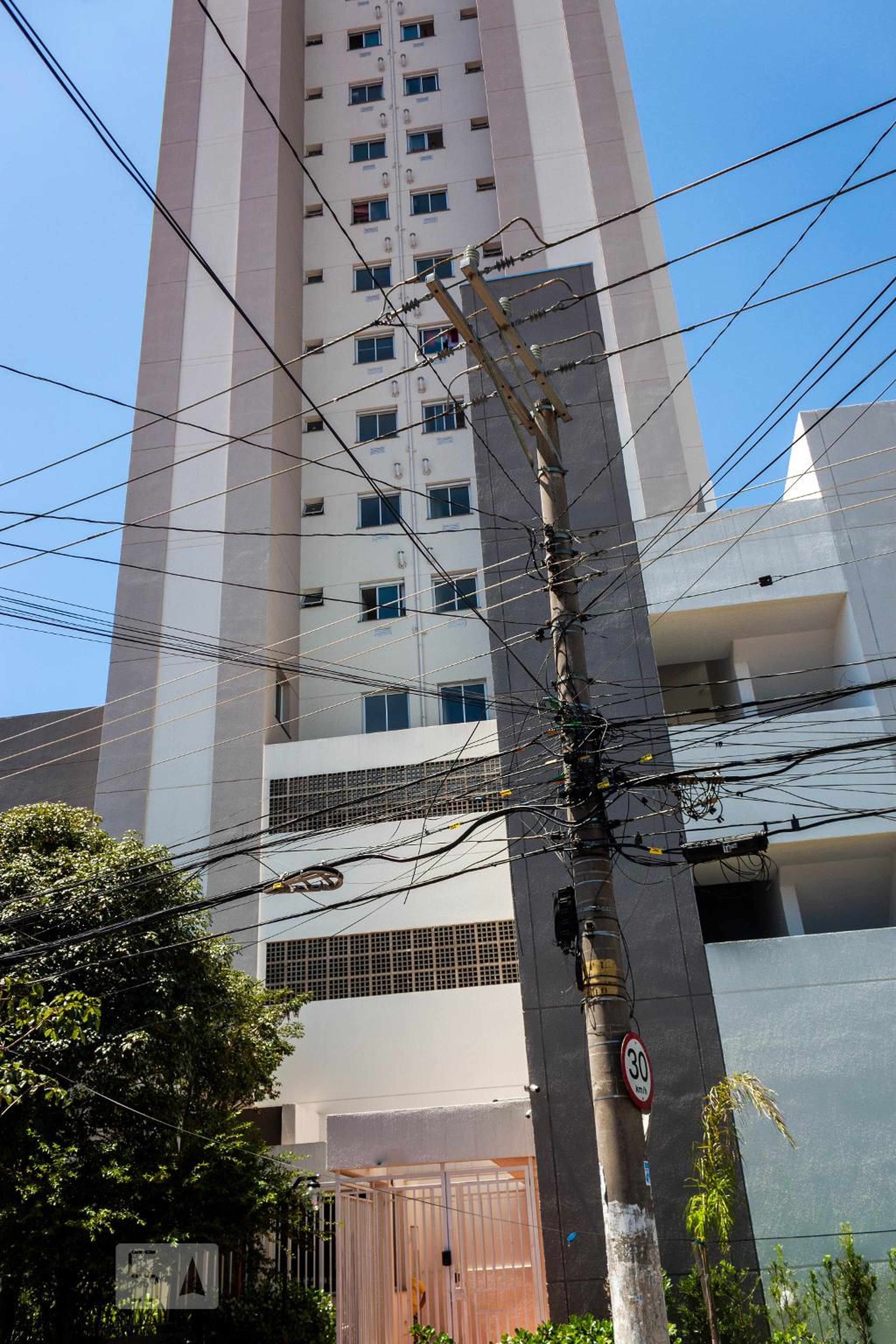 Fachada Condomínio em Av. Maestro Villa, obos