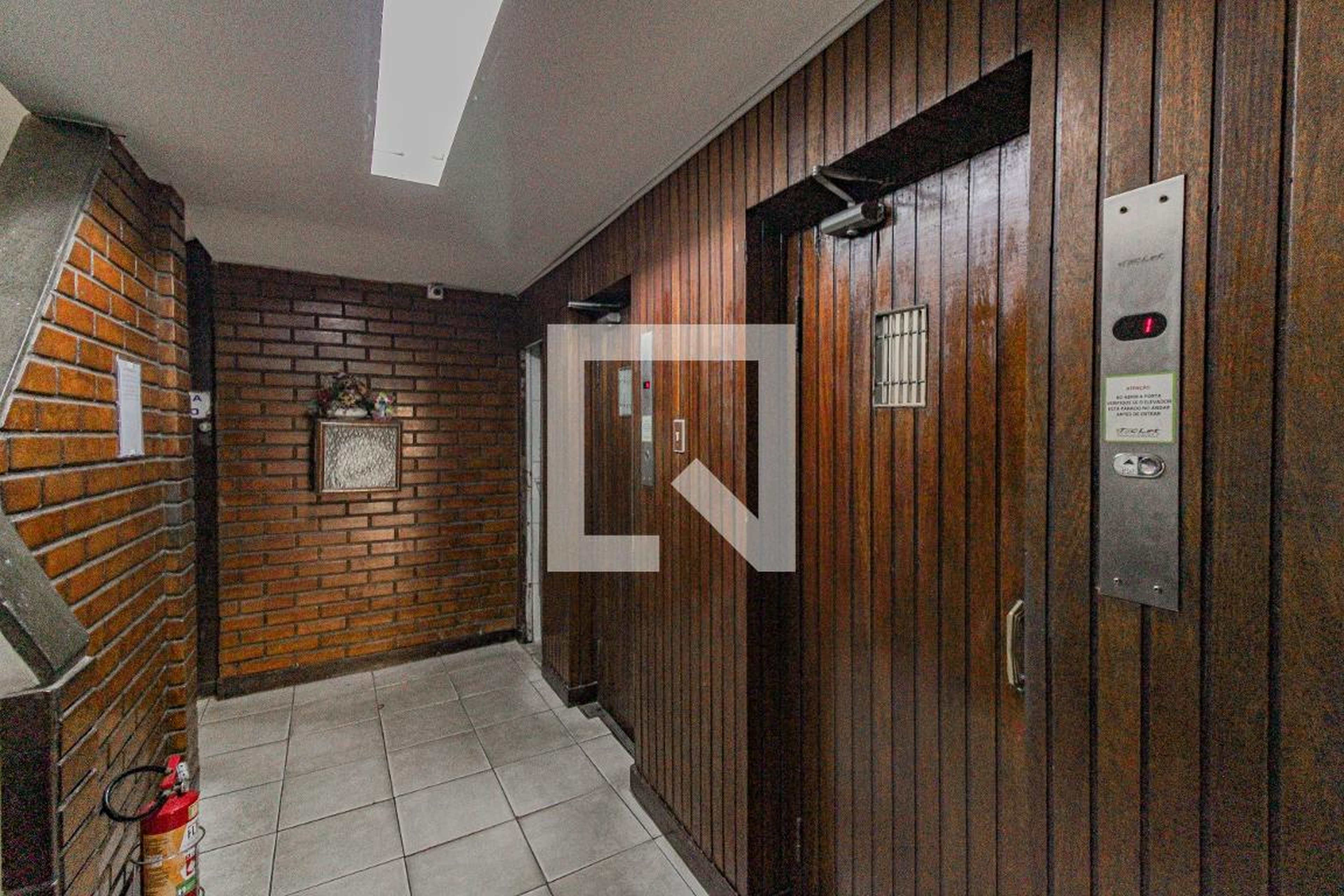 Elevador - Edifício Mundial