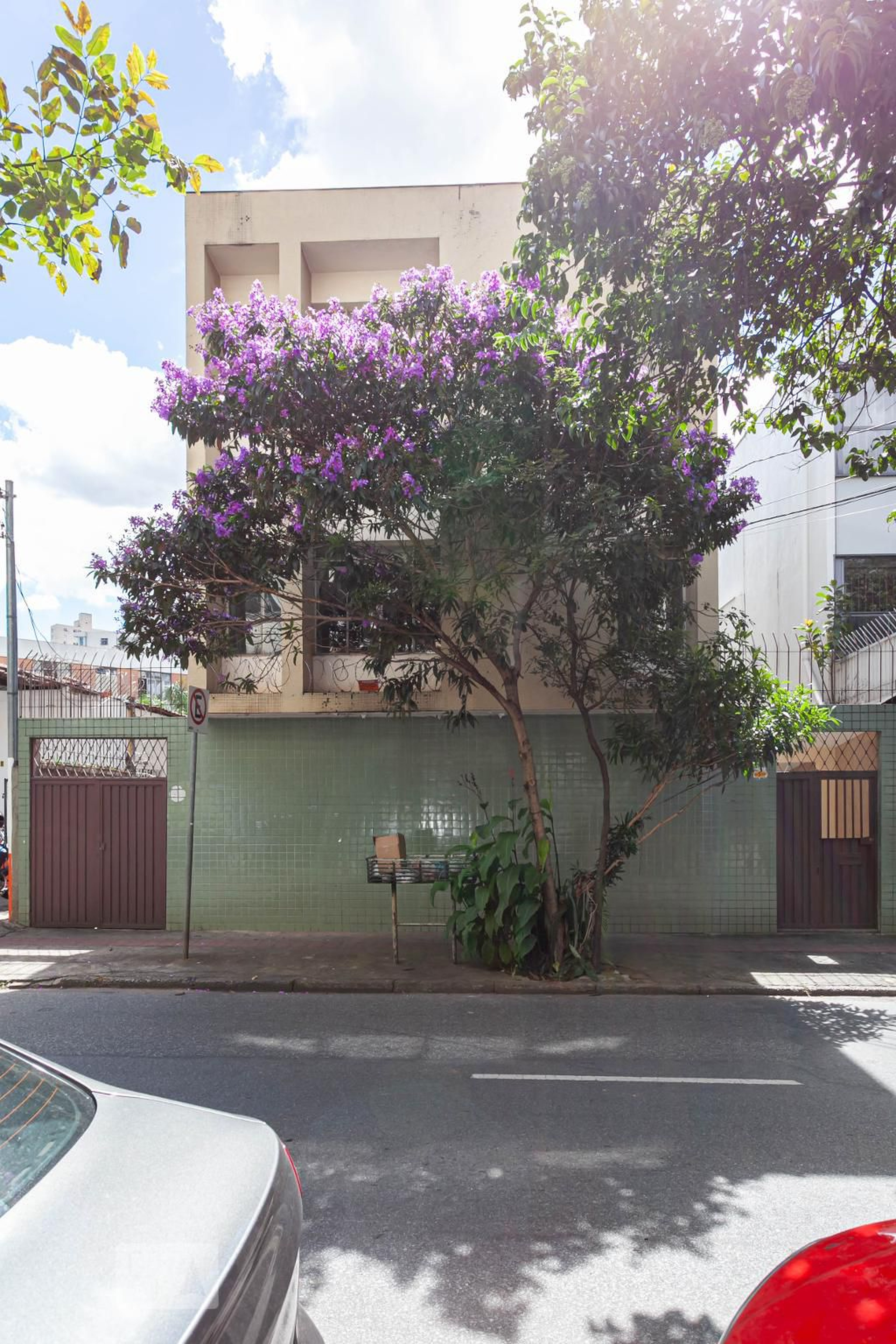 Fachada do Prédio Condomínio em Rua Grão Mogol, 884