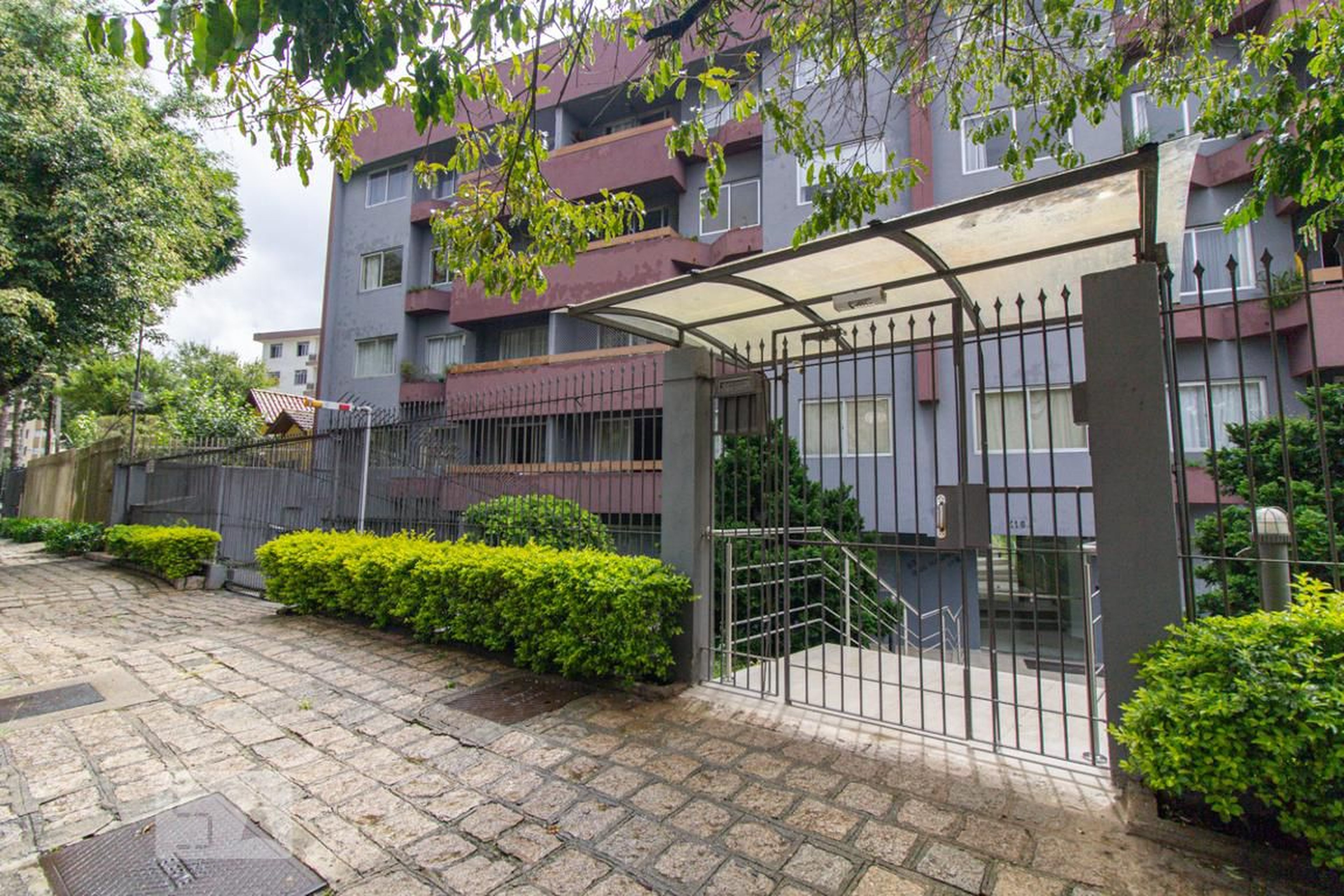 Fachada do Condomínio Condomínio em Avenida dos Estados, 1164