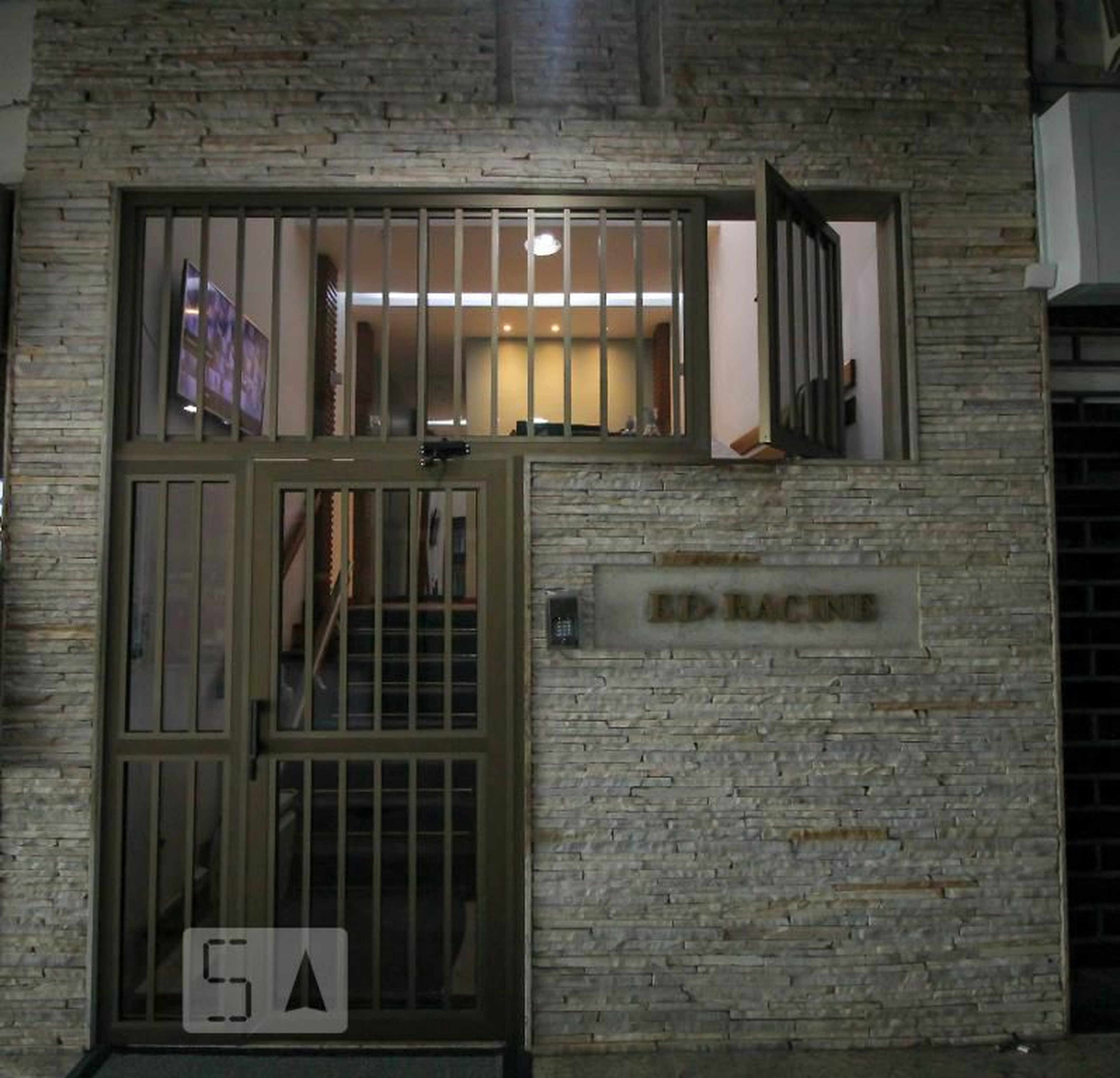 Entrada do Prédio - Edifício Racine