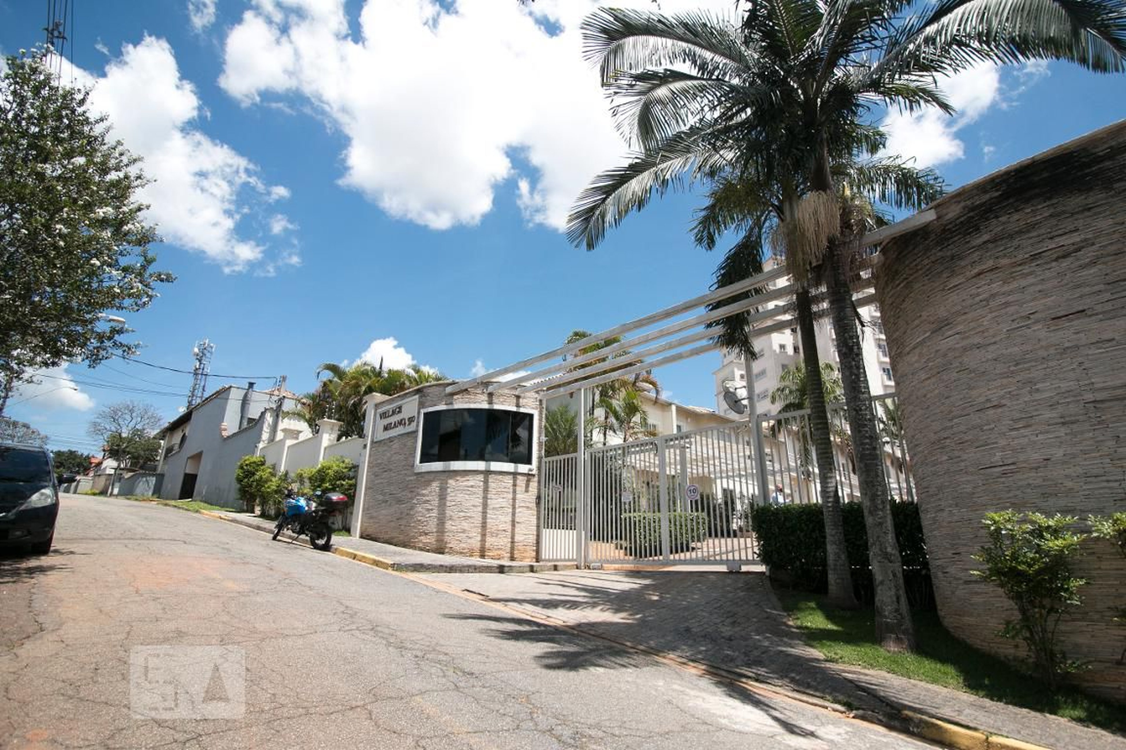 Fachada do Condomínio Condomínio em Rua Agnello Marchi, 550