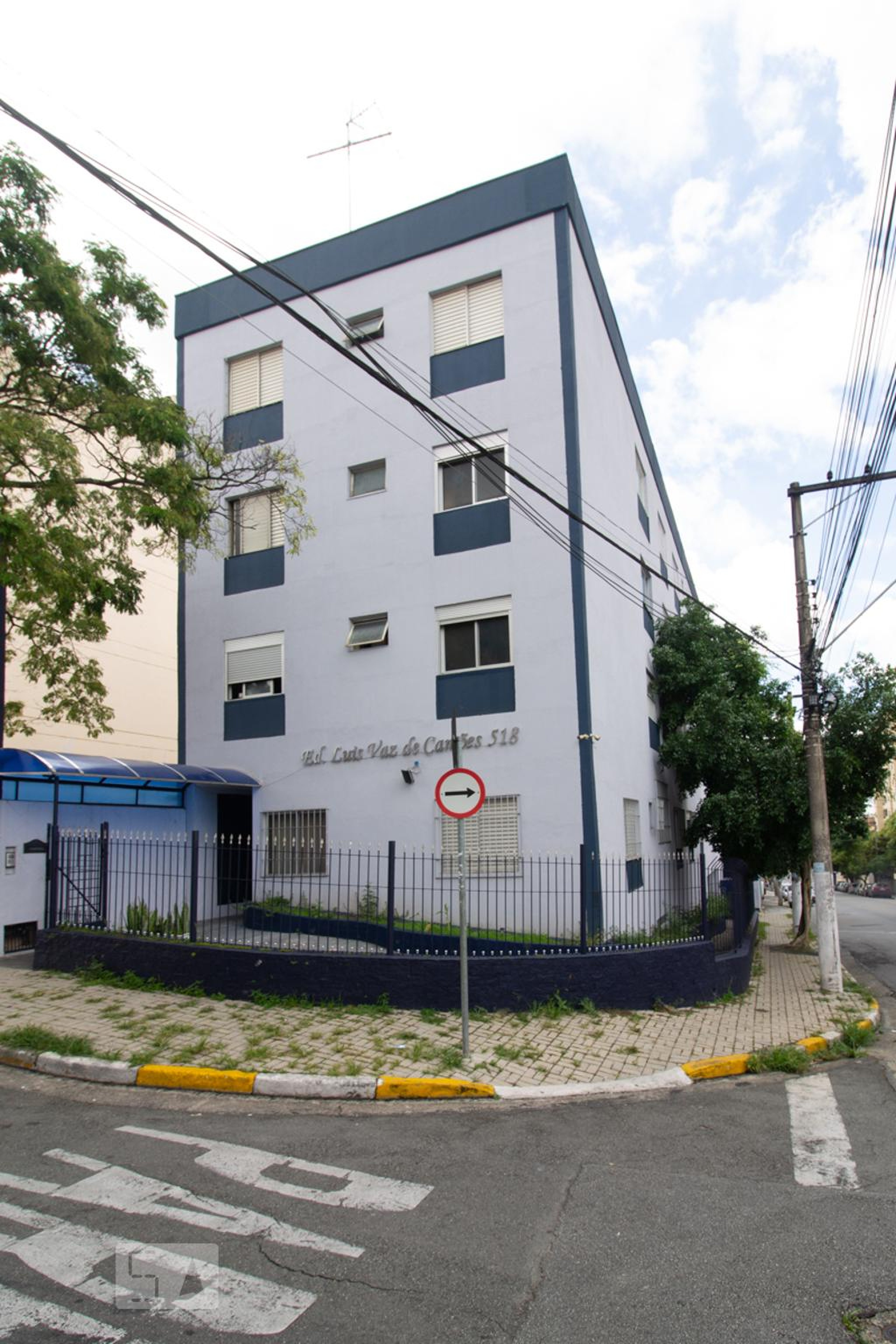 Fachada do Condomínio Edifício Luiz Vaz de Camões