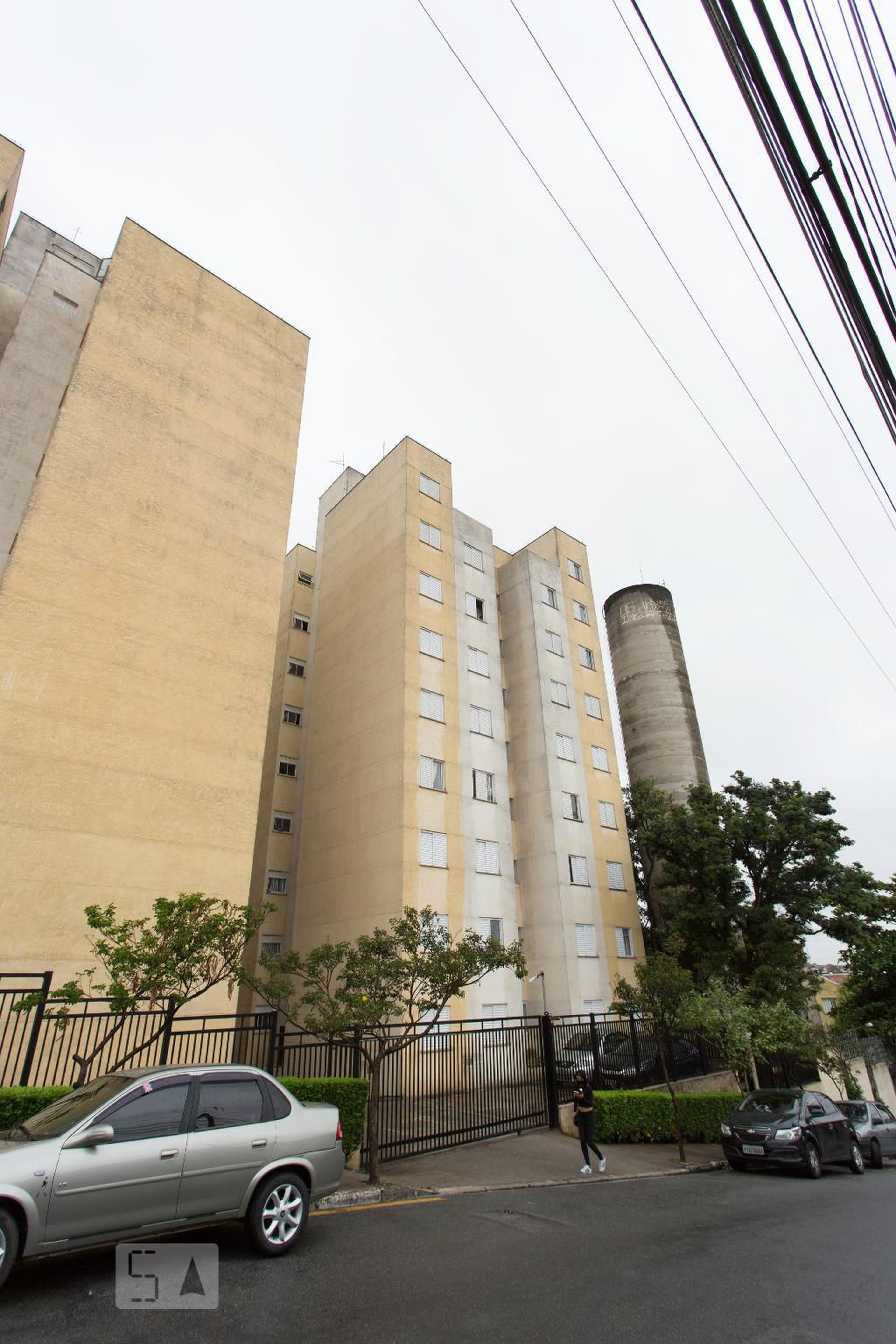 Fachada do Condomínio Condomínio em Rua Antônio Peres Paniágua, 410